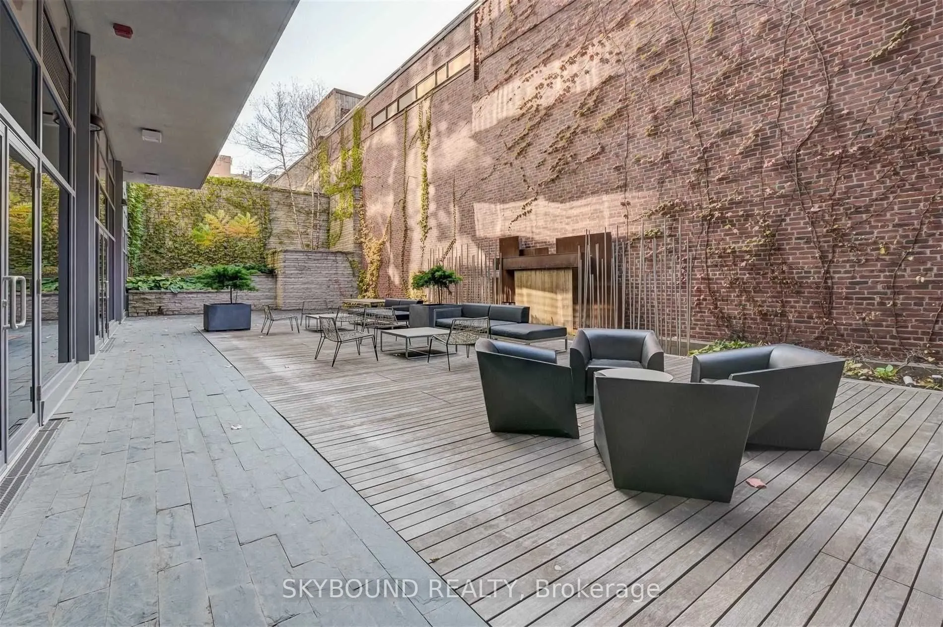 55 Front Street E, #323