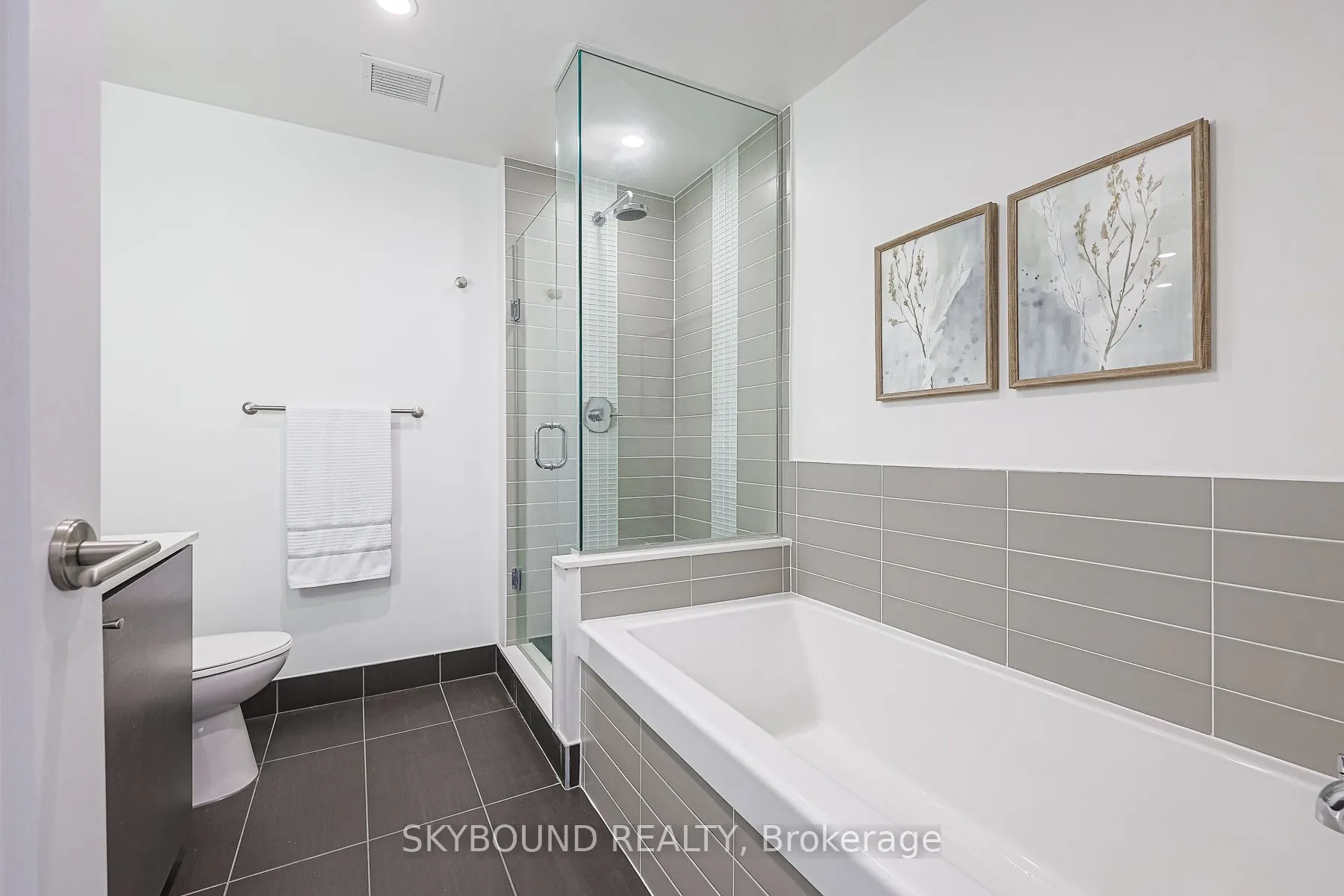 55 Front Street E, #323