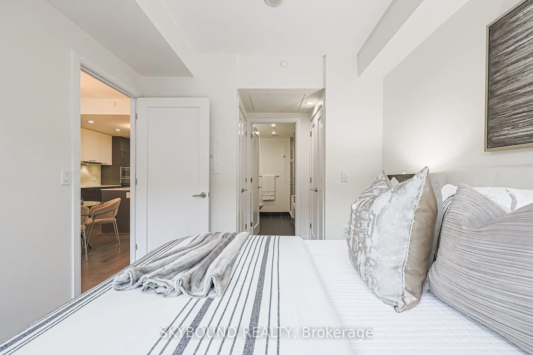 55 Front Street E, #323