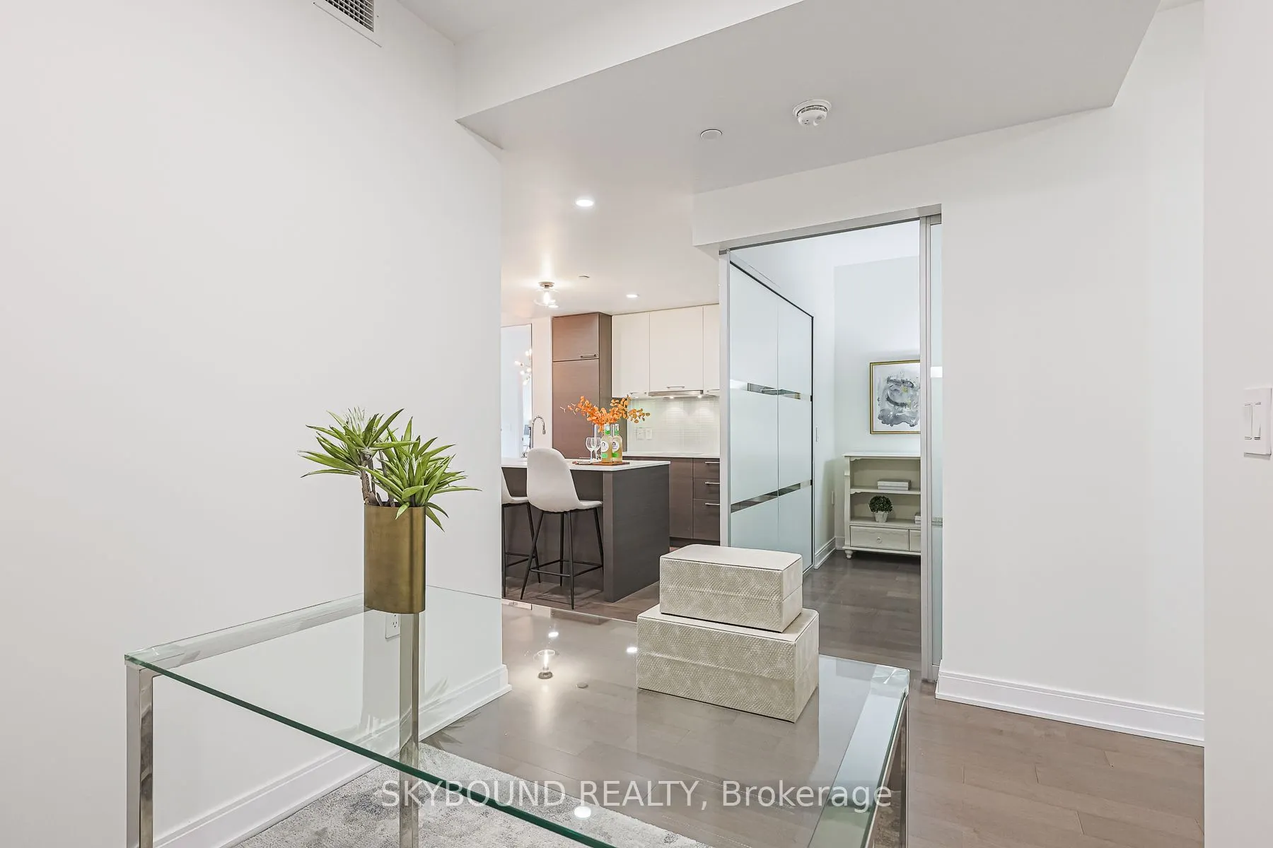 55 Front Street E, #323