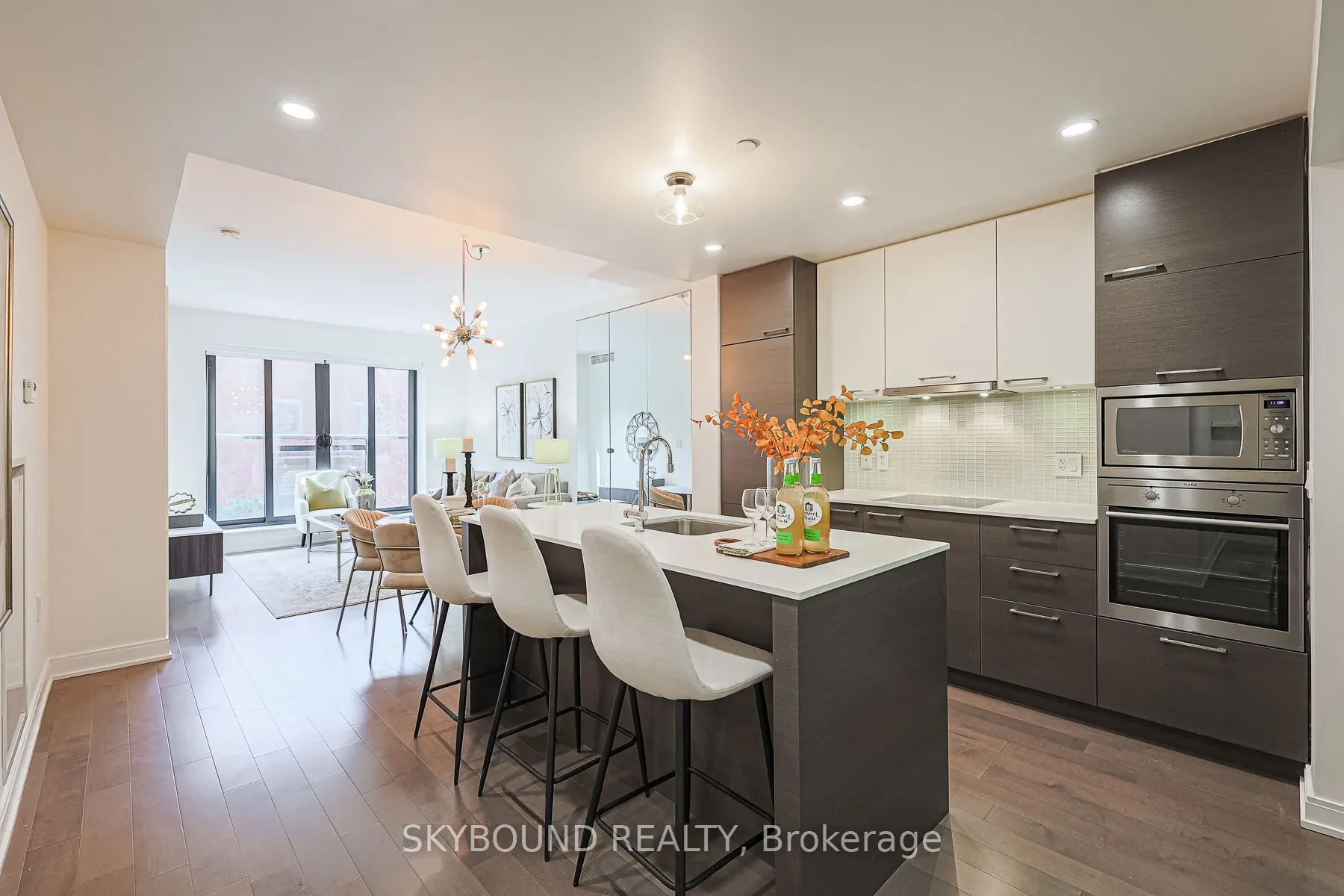 55 Front Street E, #323