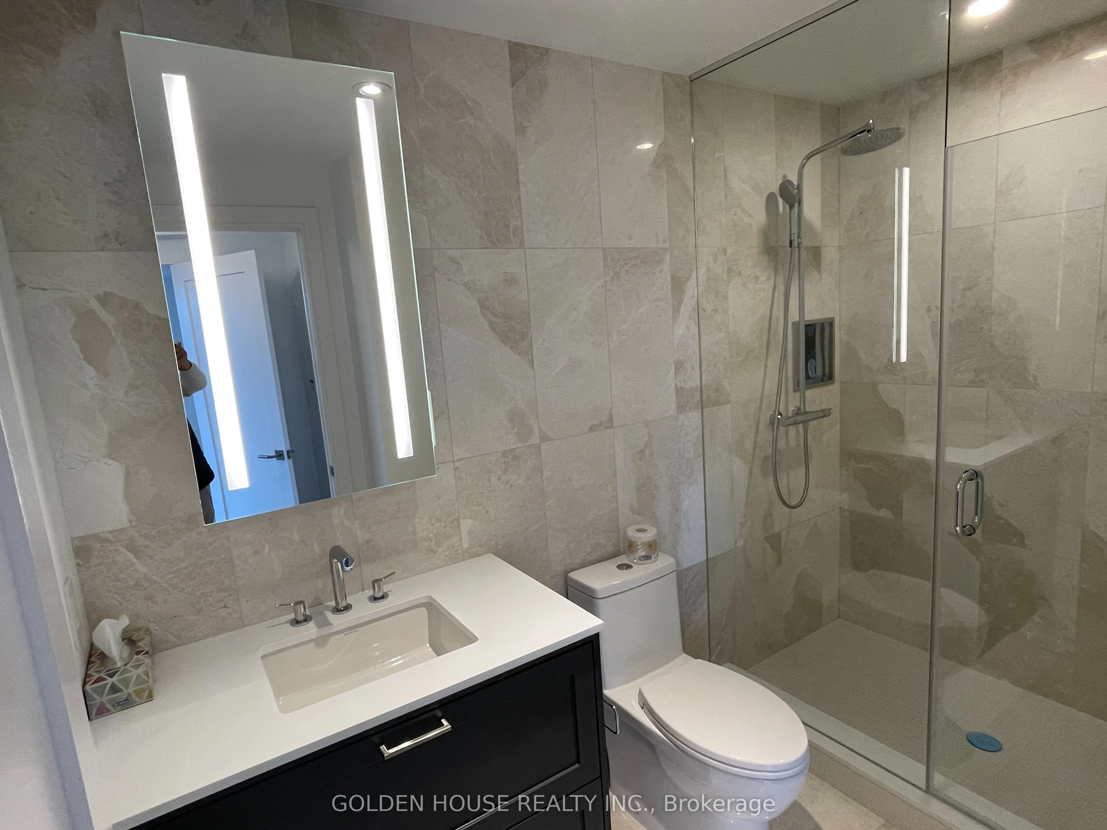 155 MERCHANT'S WHARF, #607