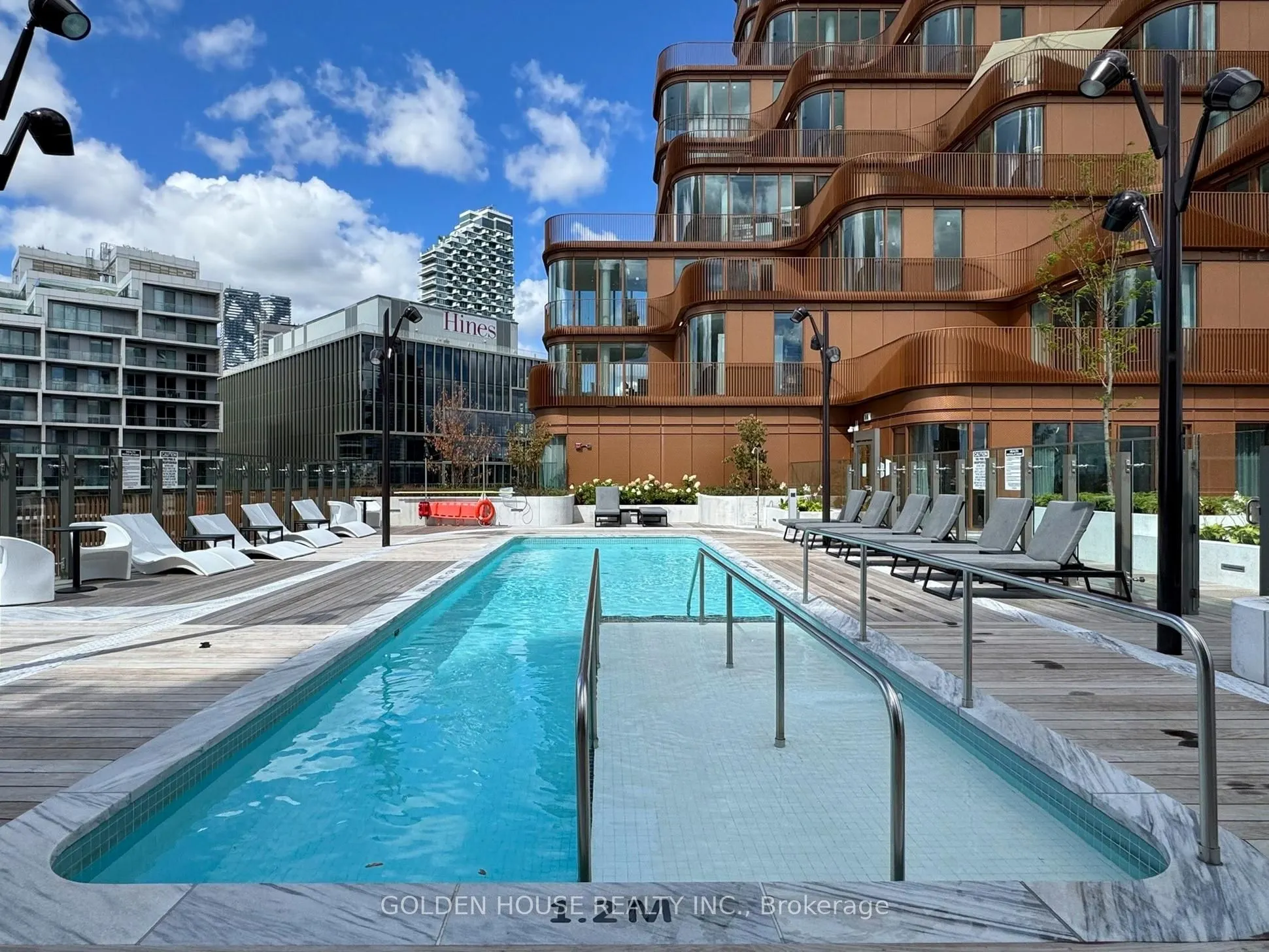 155 MERCHANT'S WHARF, #607