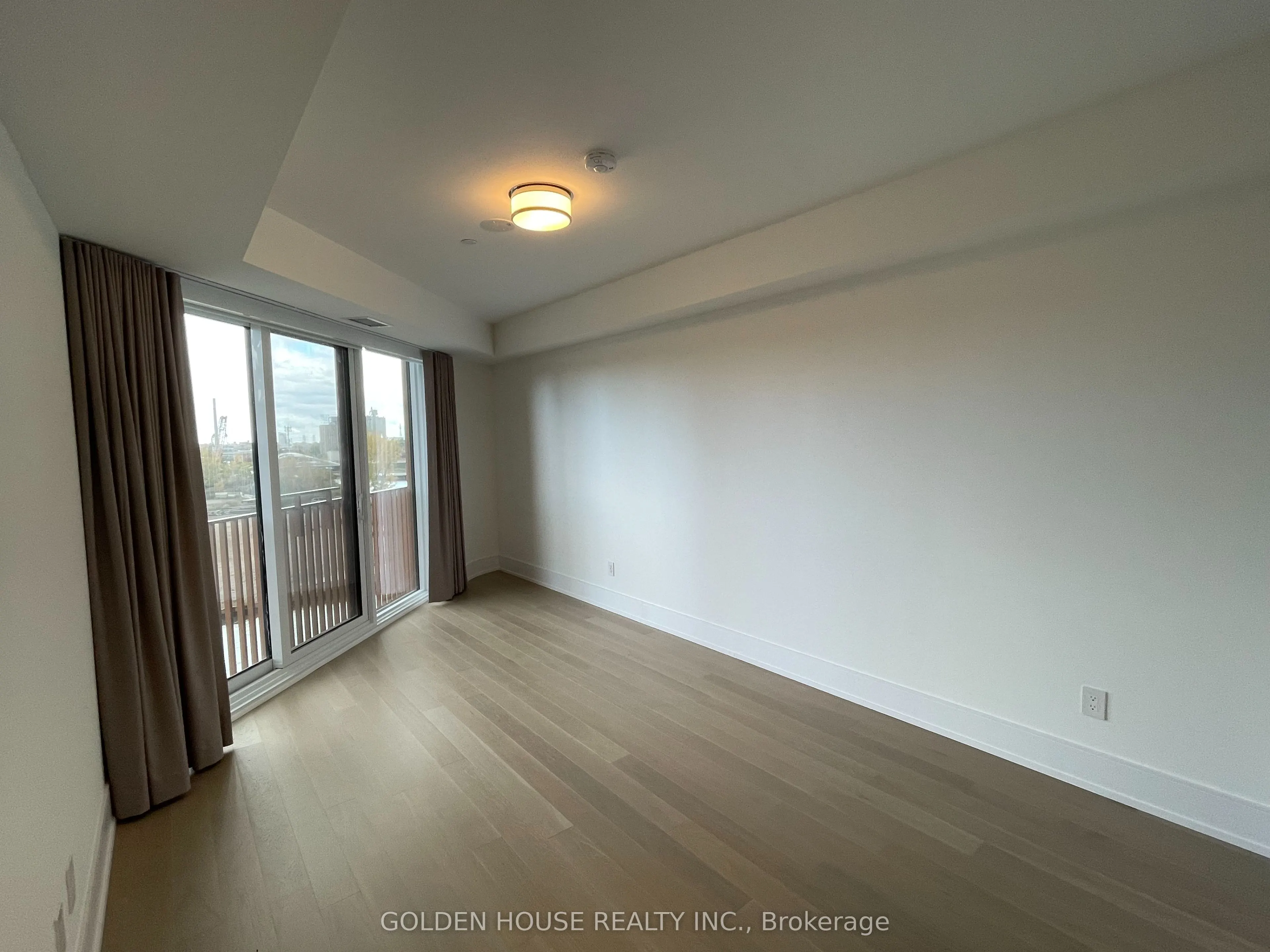 155 MERCHANT'S WHARF, #607