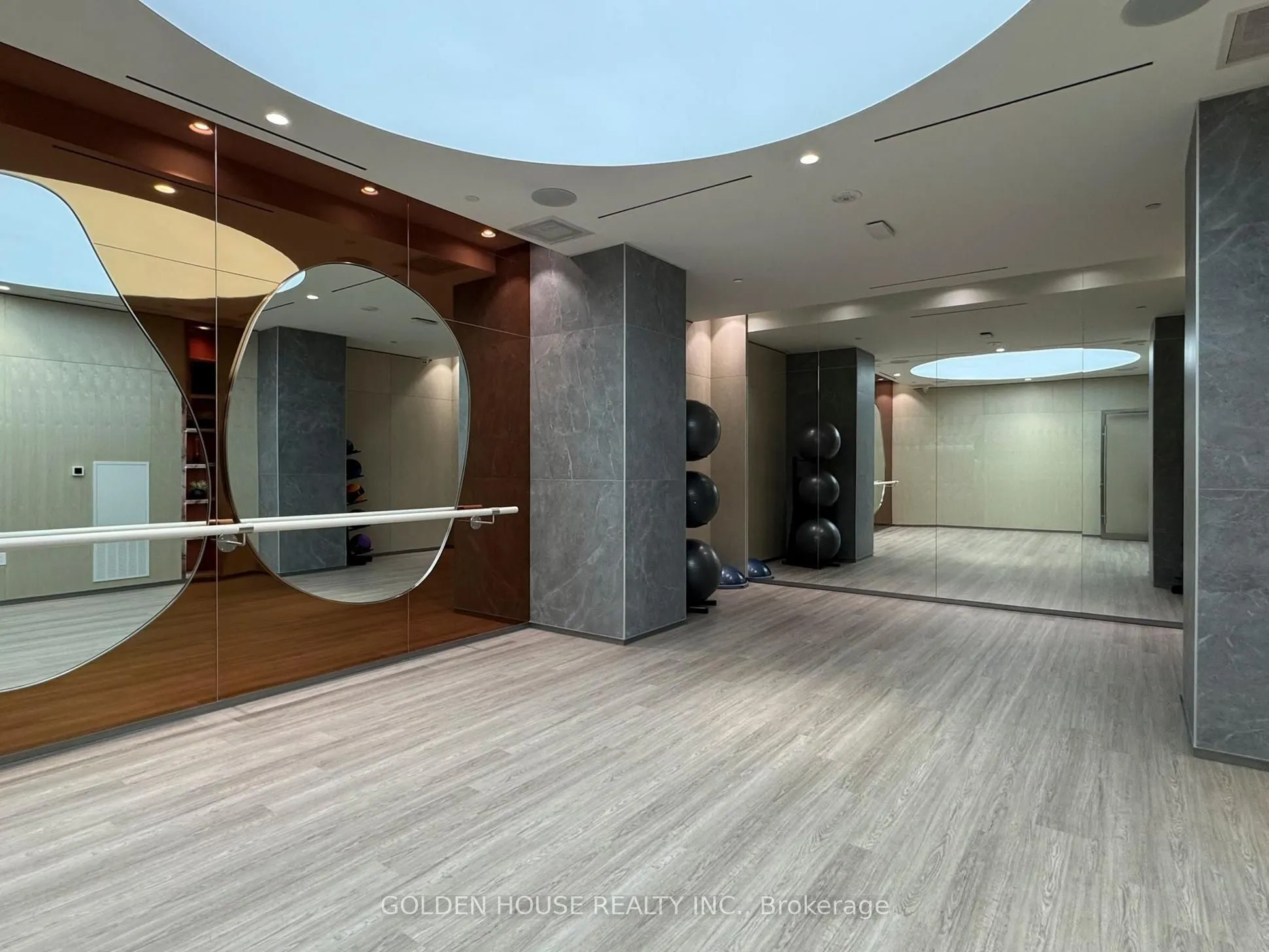 155 MERCHANT'S WHARF, #607