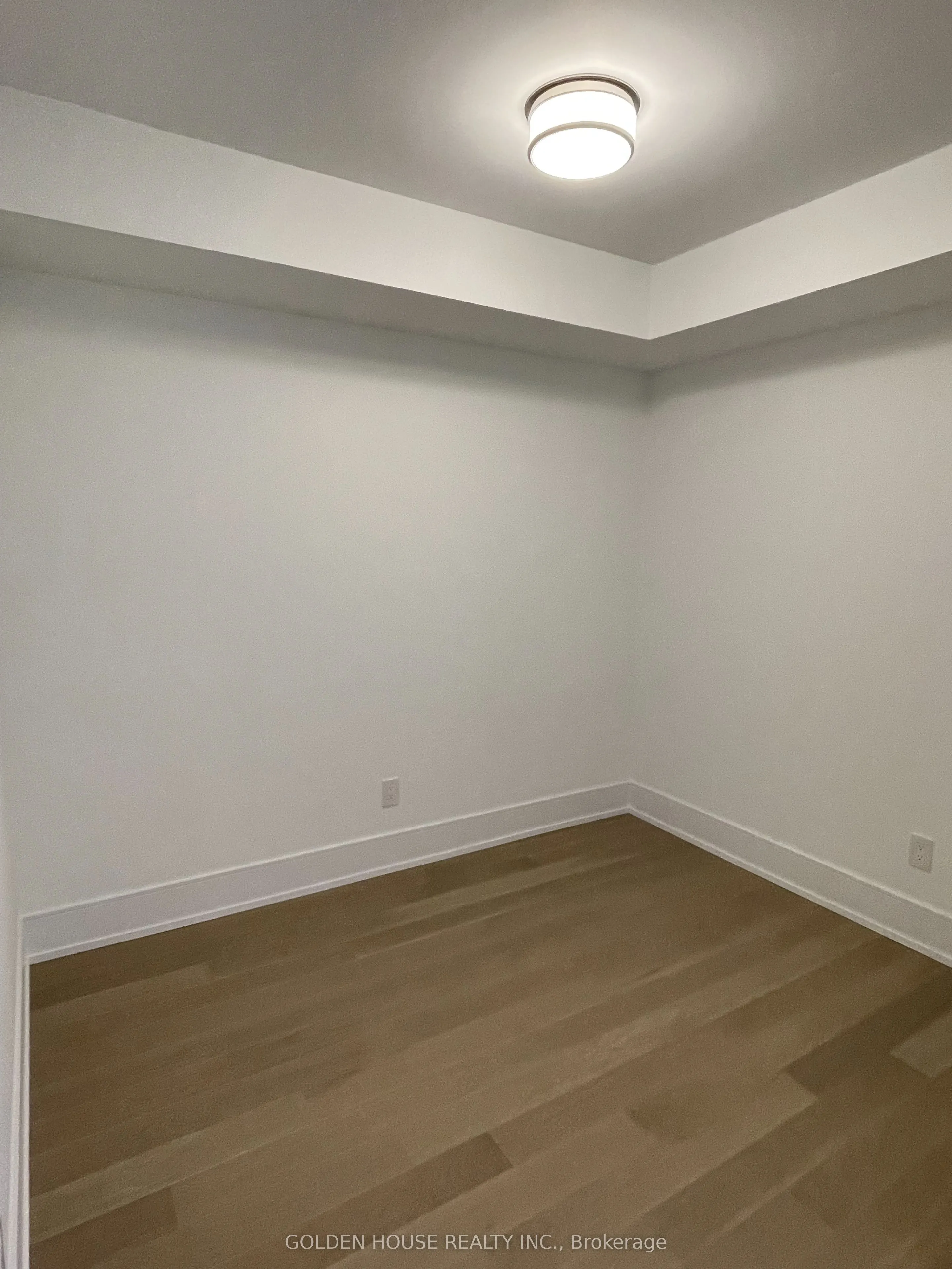 155 MERCHANT'S WHARF, #607