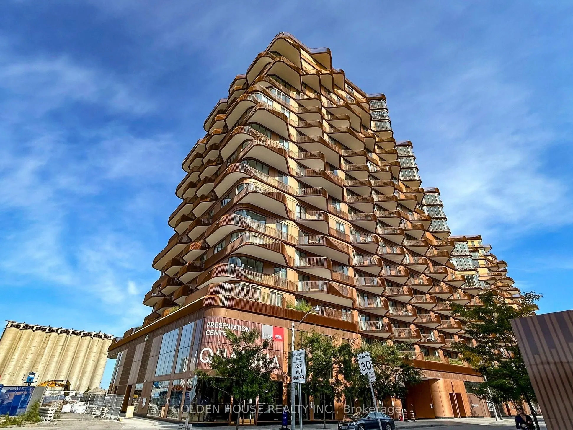 155 MERCHANT'S WHARF, #607