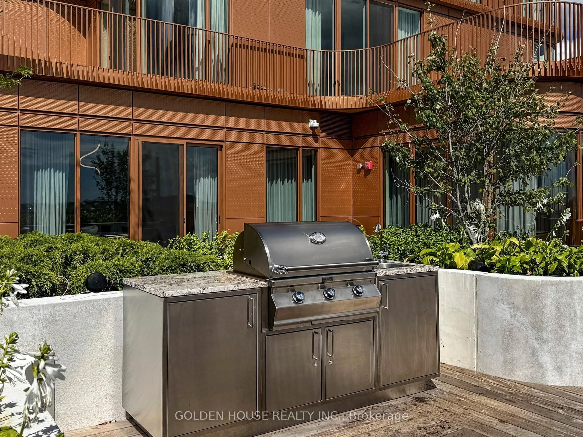 155 MERCHANT'S WHARF, #607