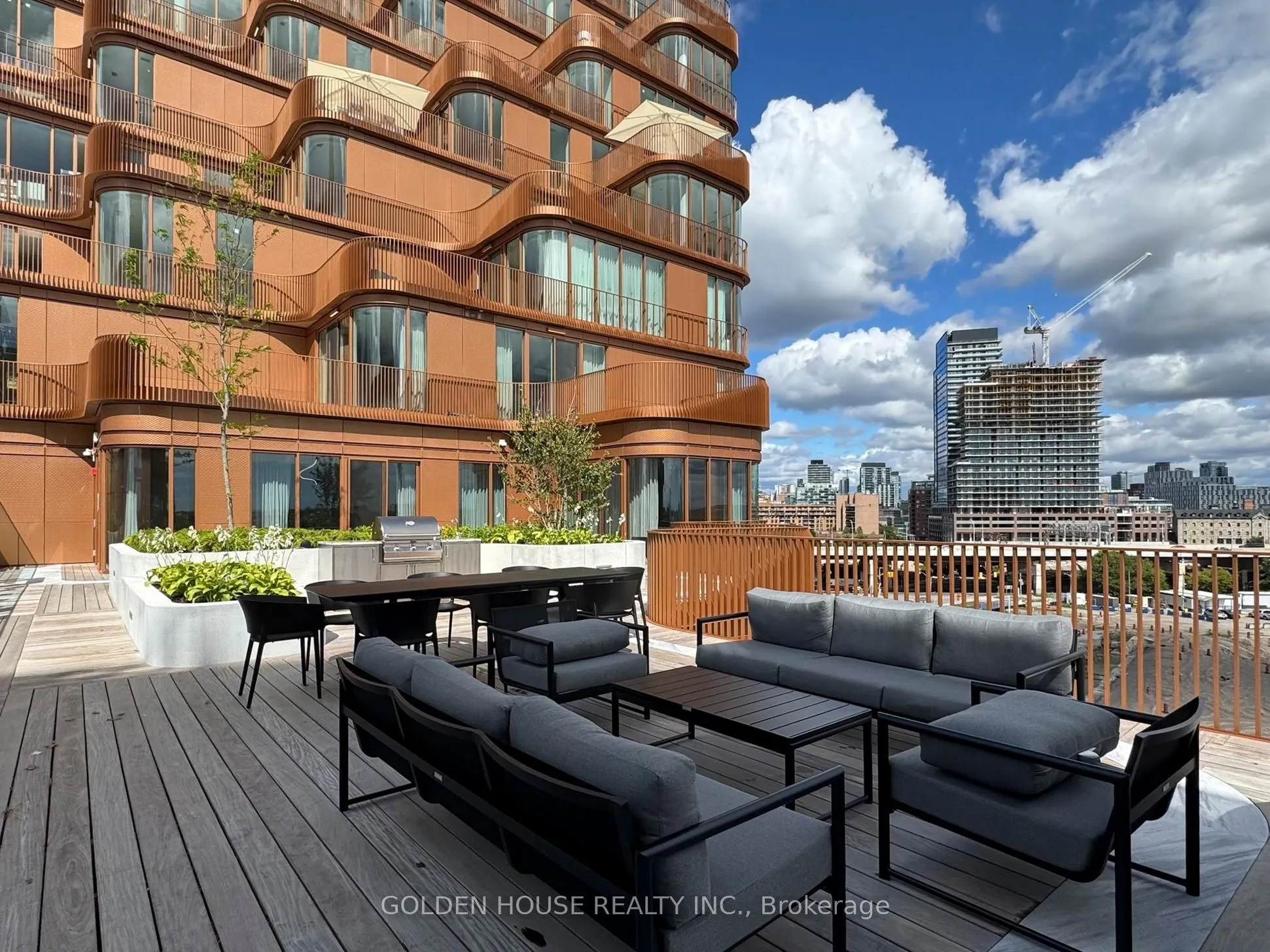 155 MERCHANT'S WHARF, #607