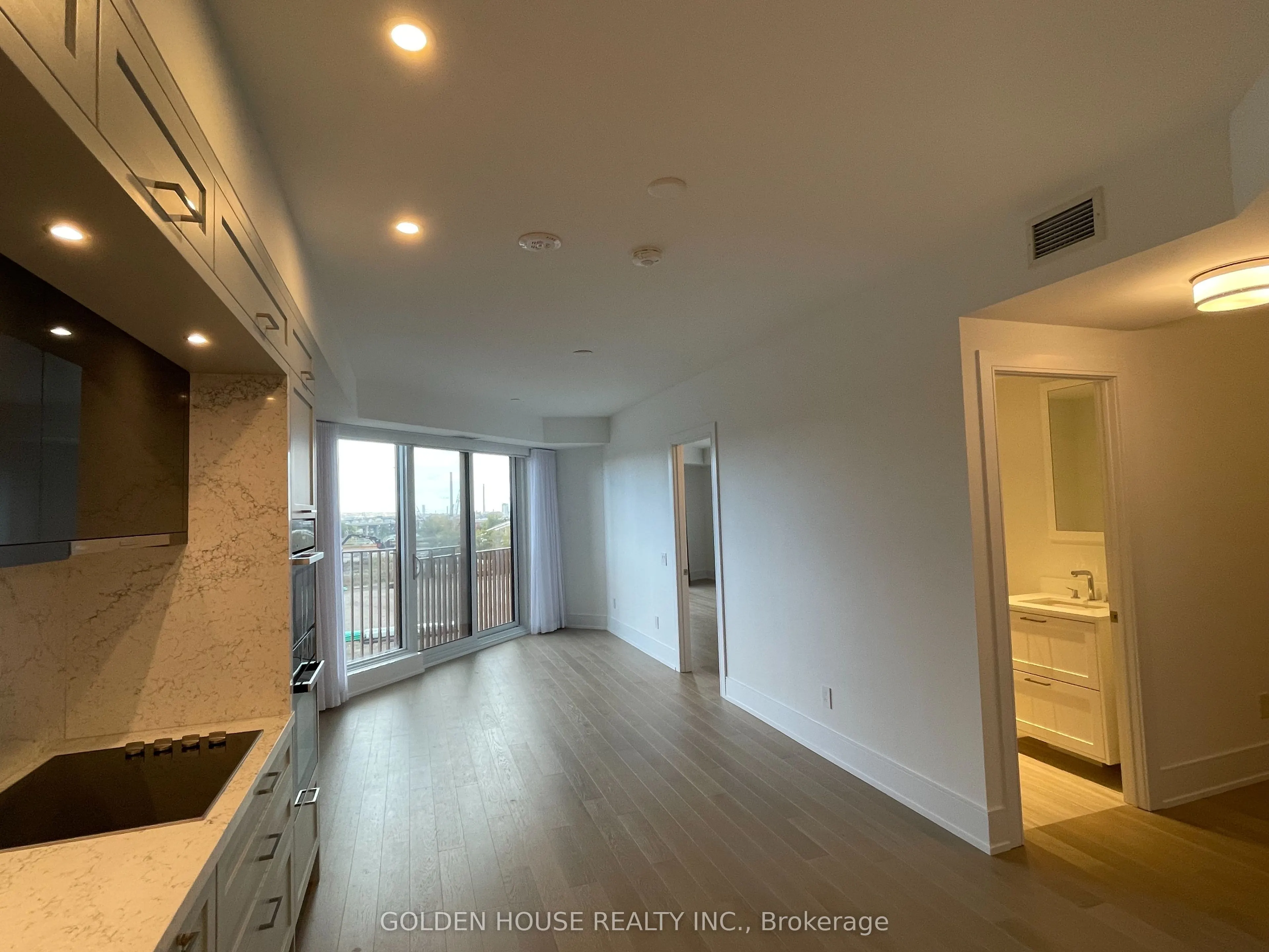 155 MERCHANT'S WHARF, #607