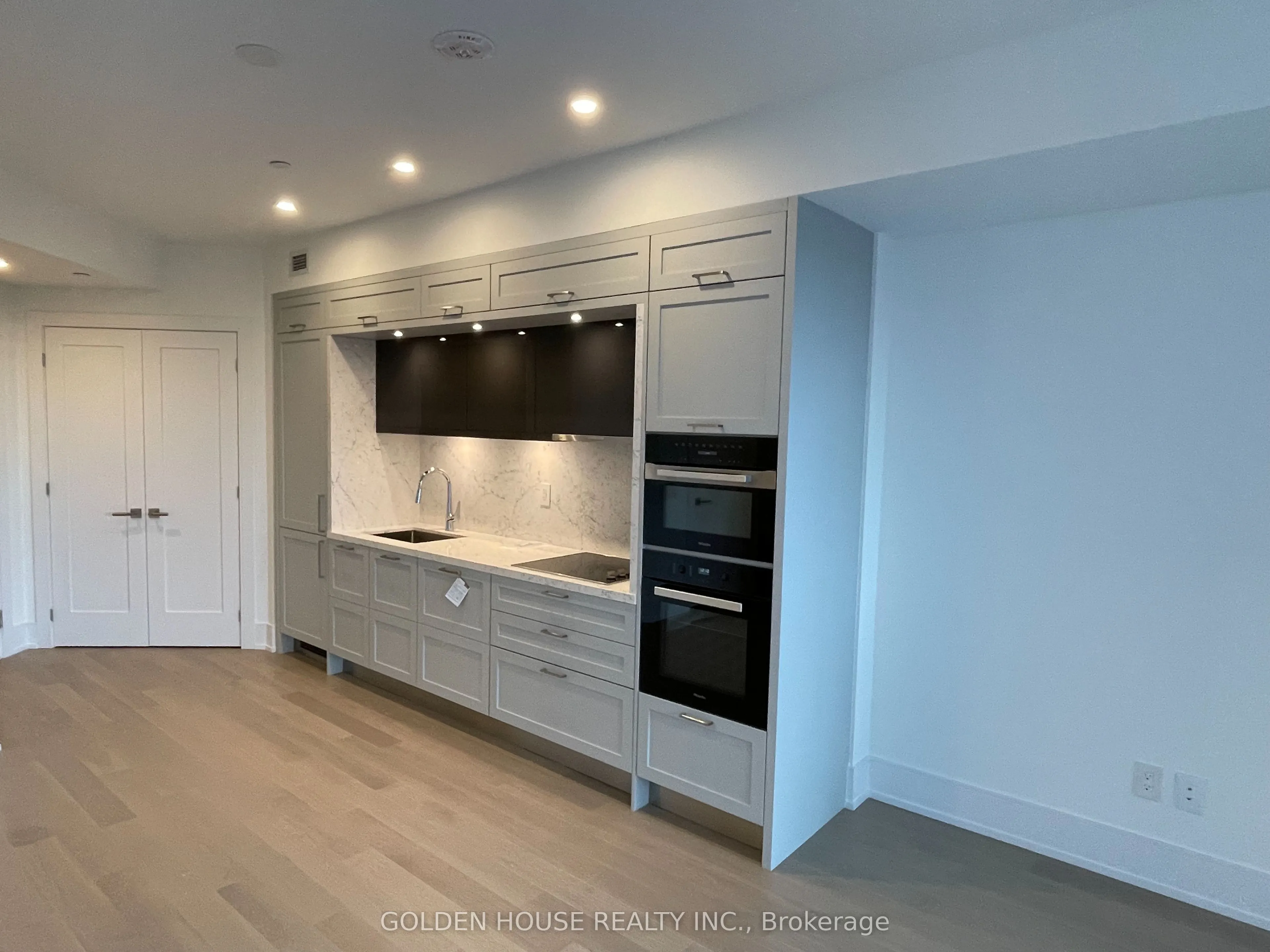 155 MERCHANT'S WHARF, #607