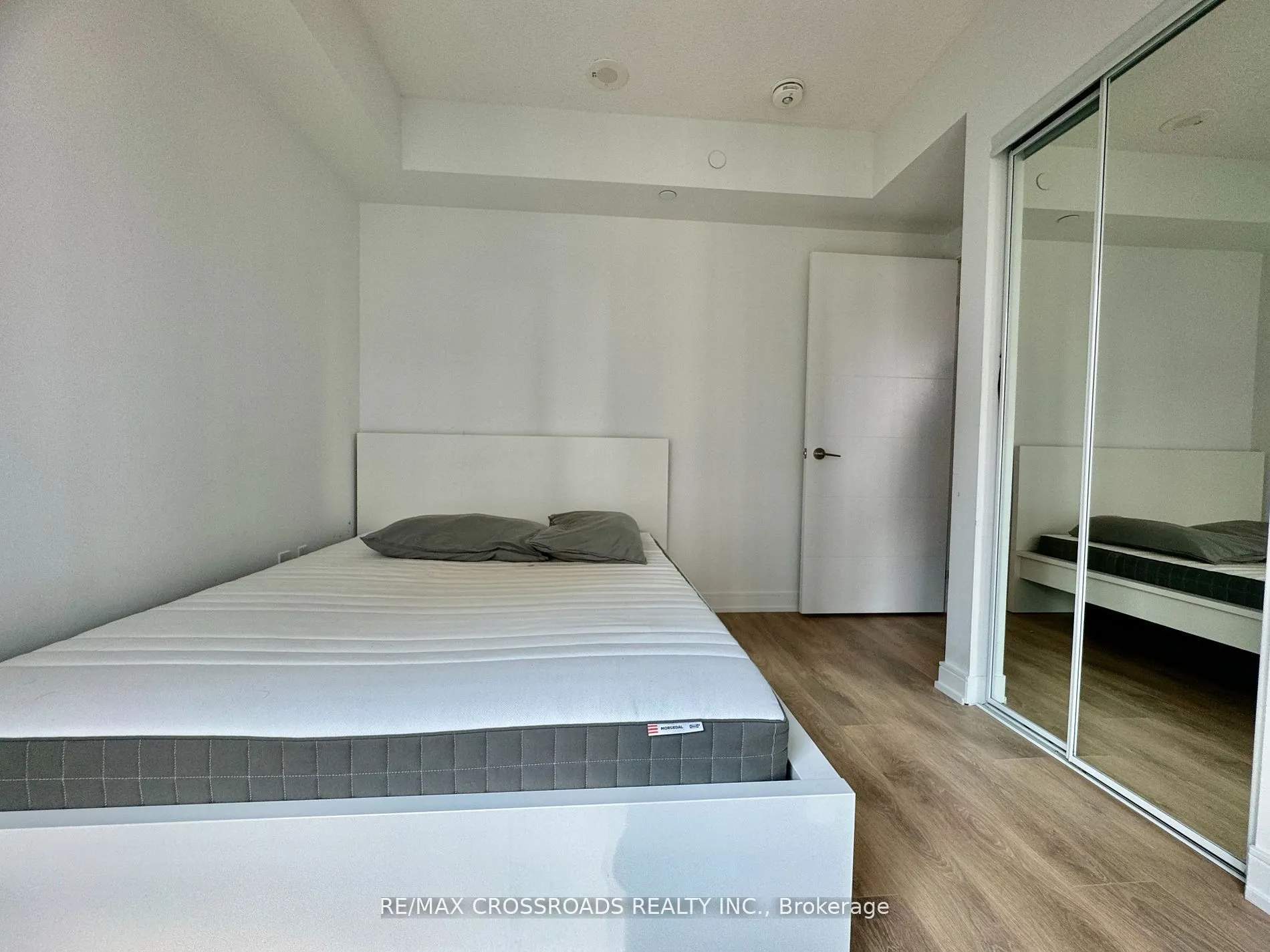 50 WELLESLEY Street E, #3711