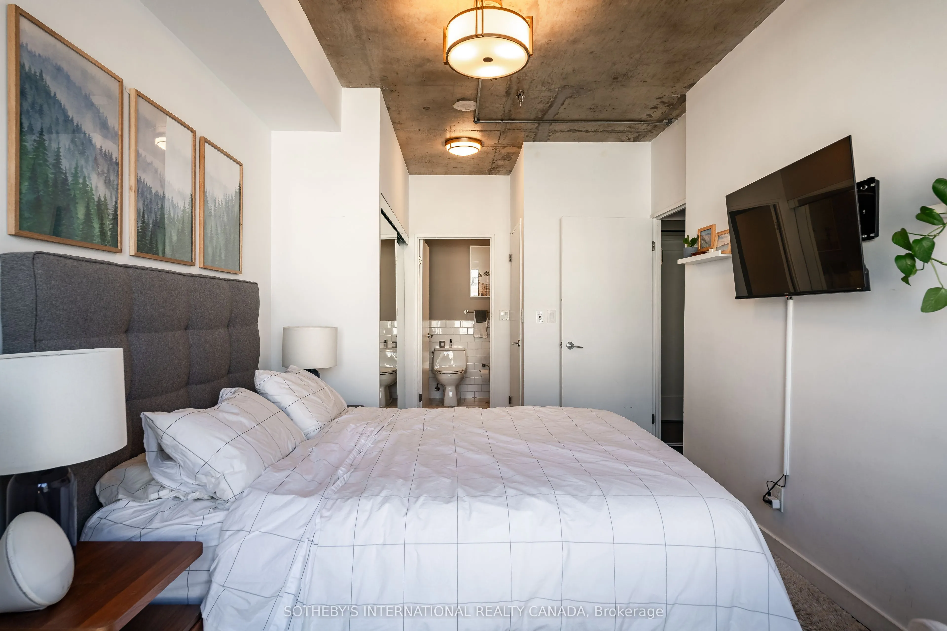 1005 King Street W, #810