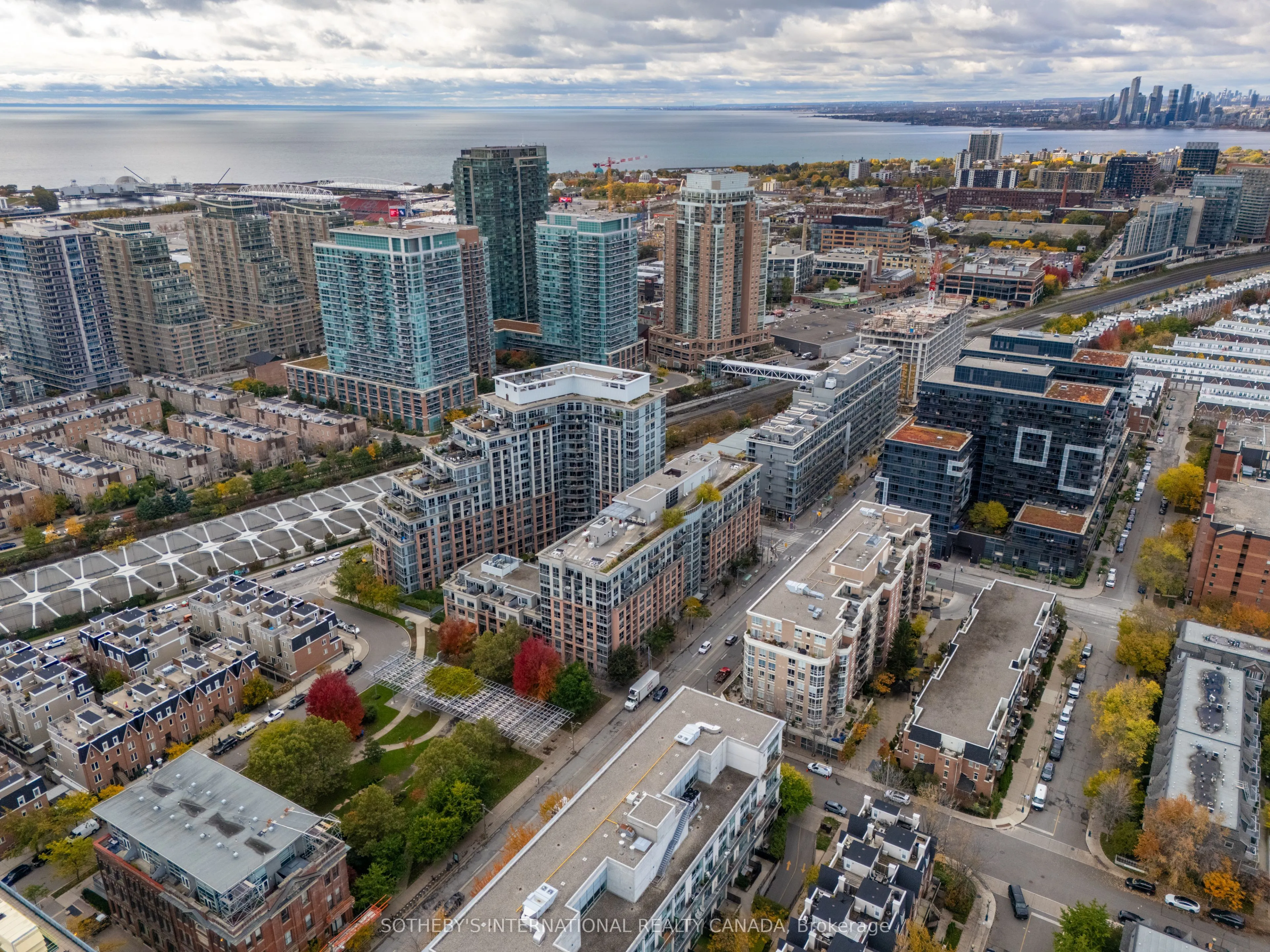 1005 King Street W, #810