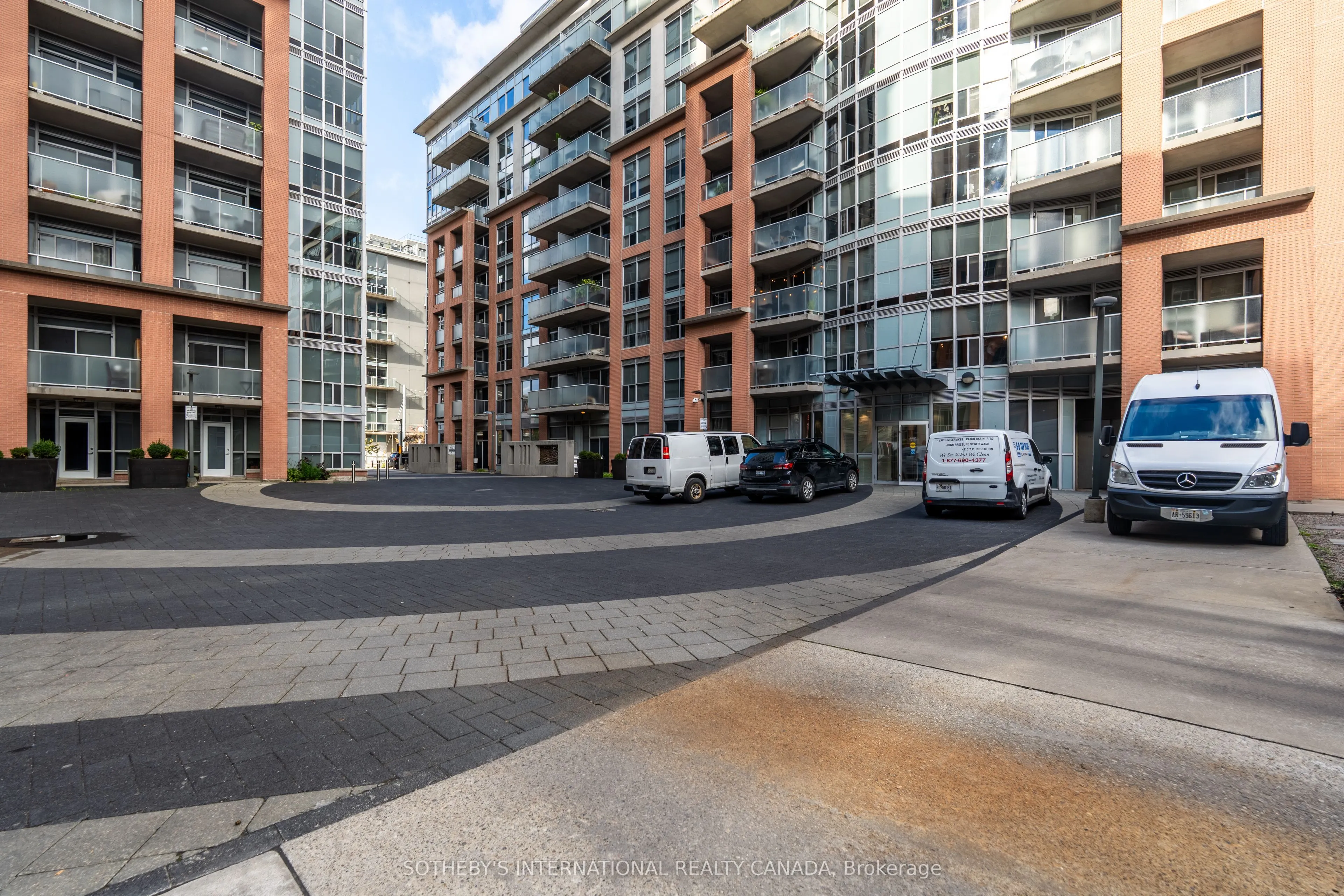 1005 King Street W, #810