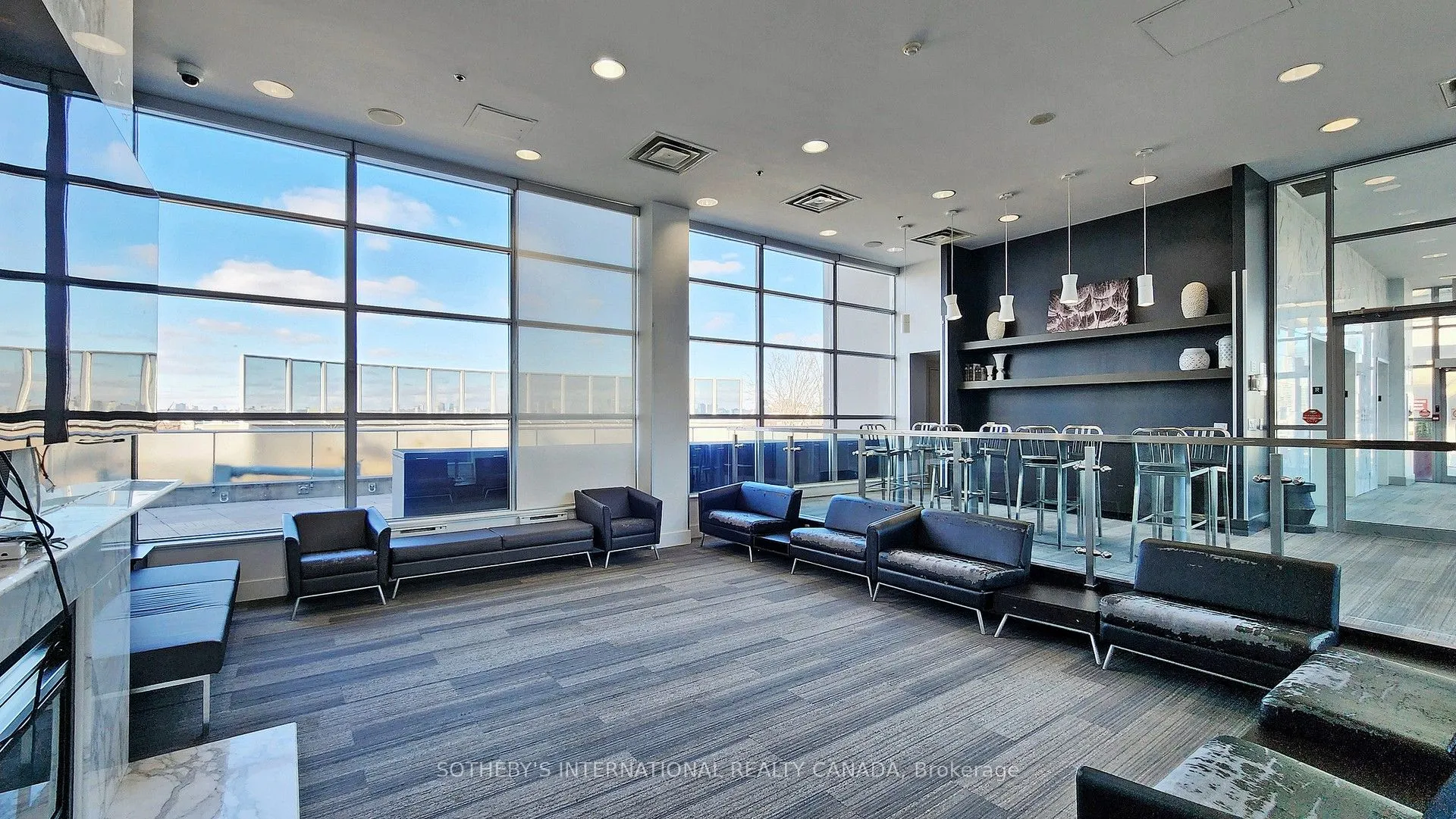 1005 King Street W, #810