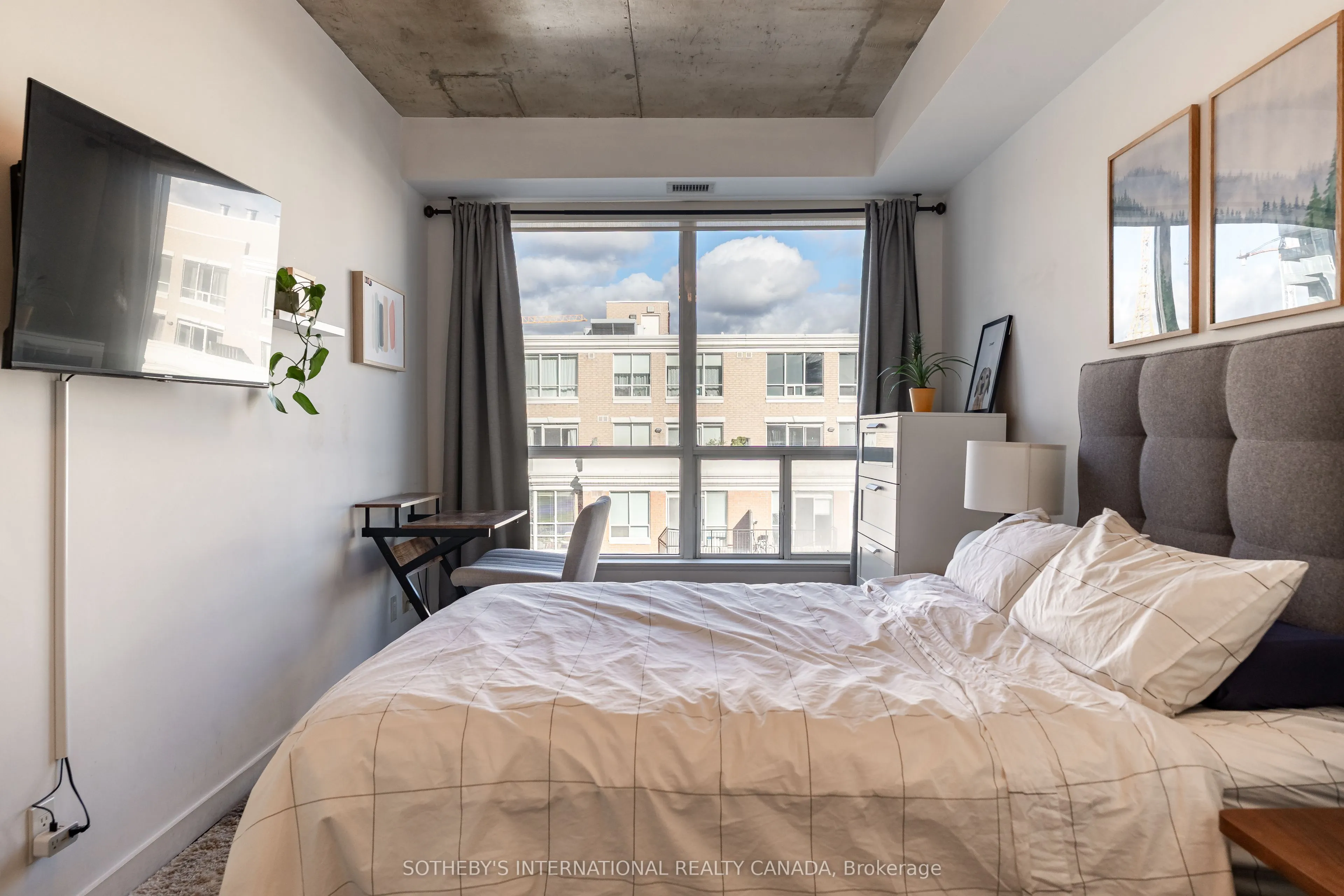 1005 King Street W, #810