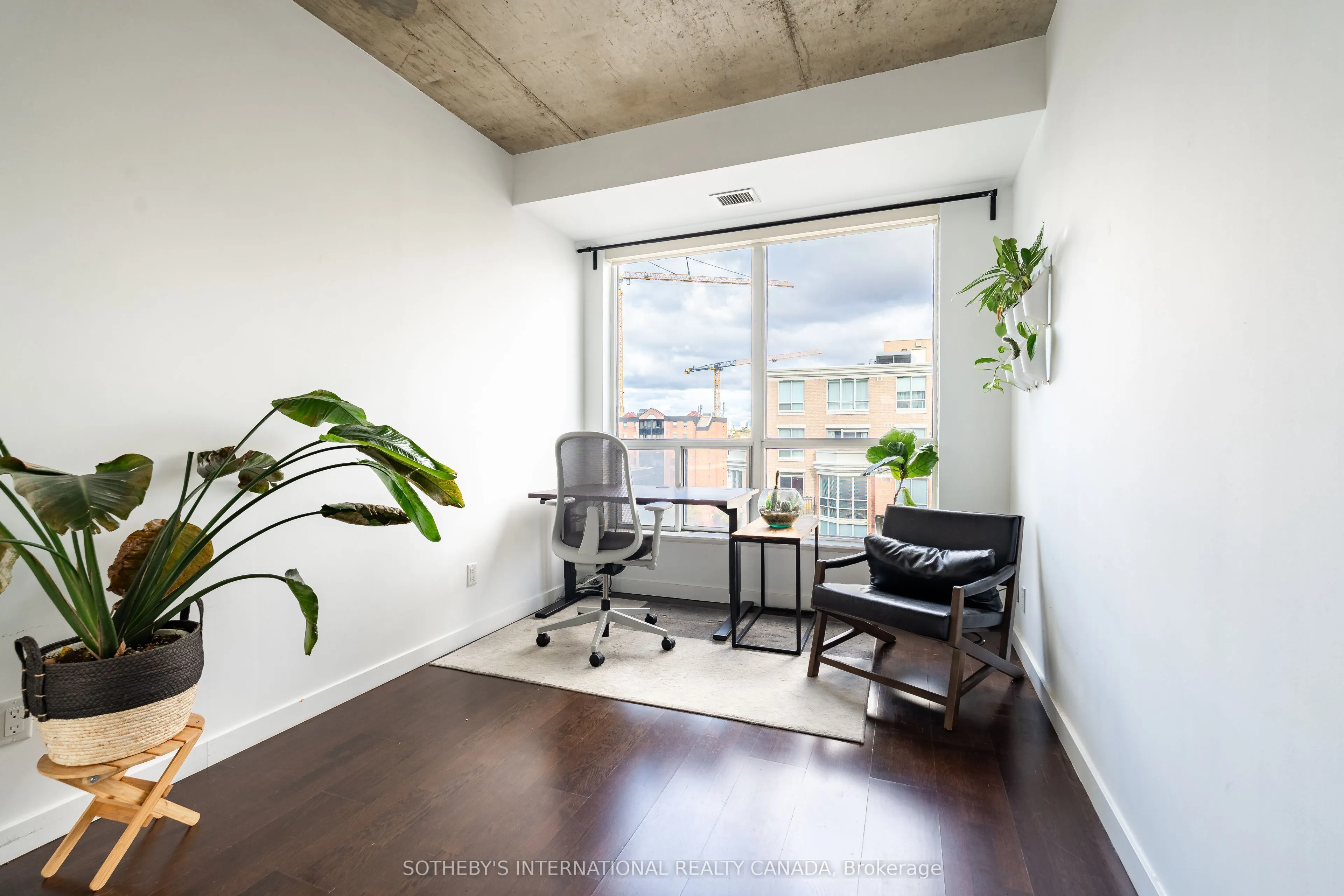 1005 King Street W, #810