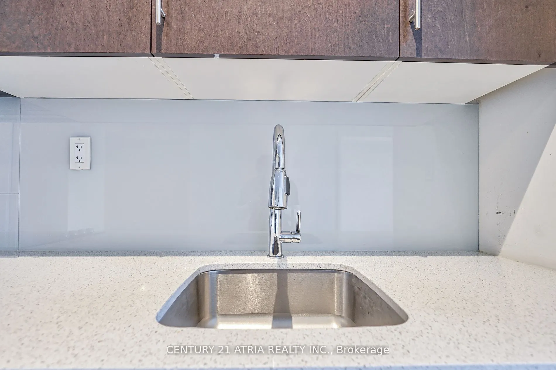 460 Adelaide Street E, #809