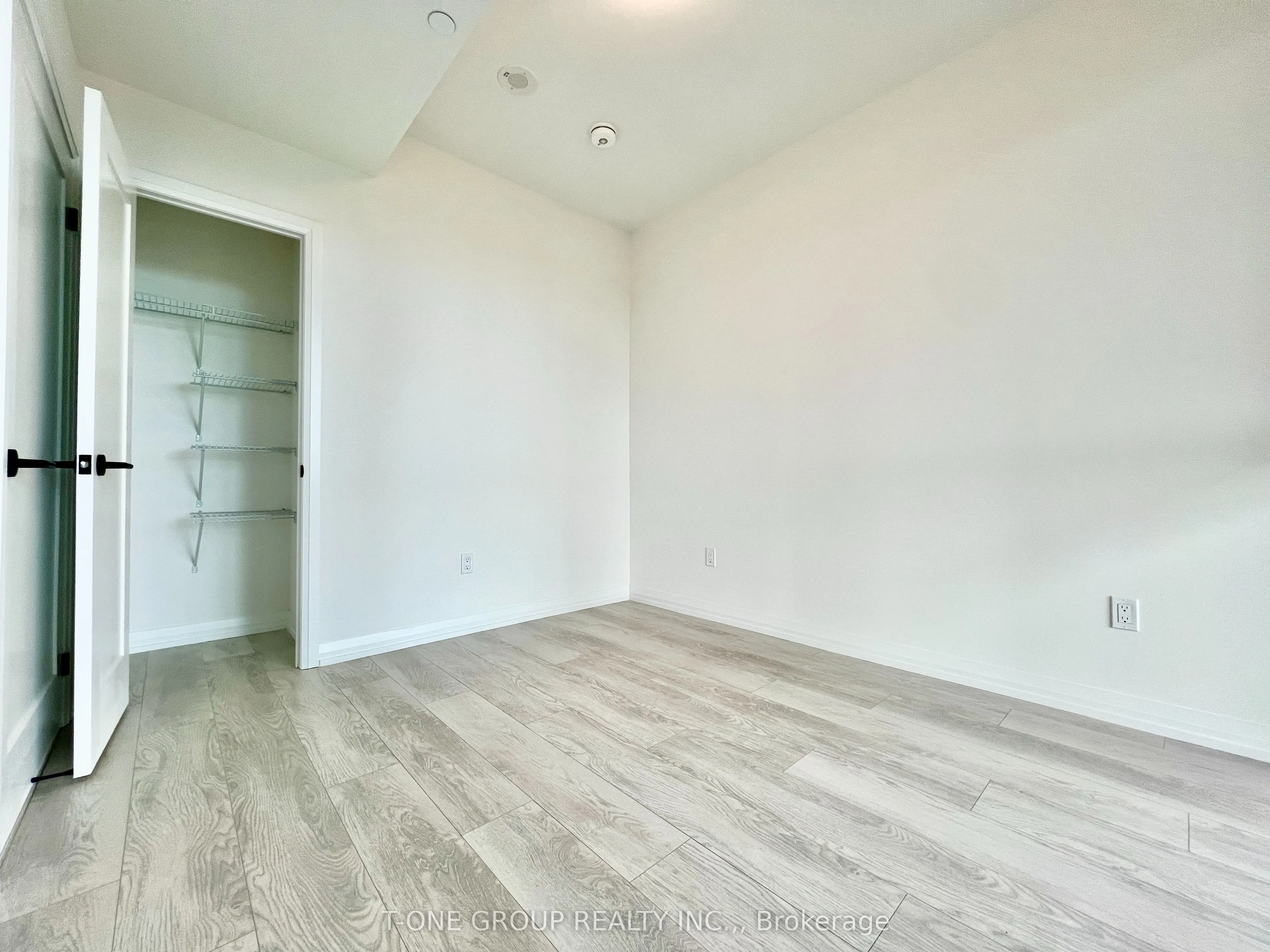 280 Dundas Street W, #2704