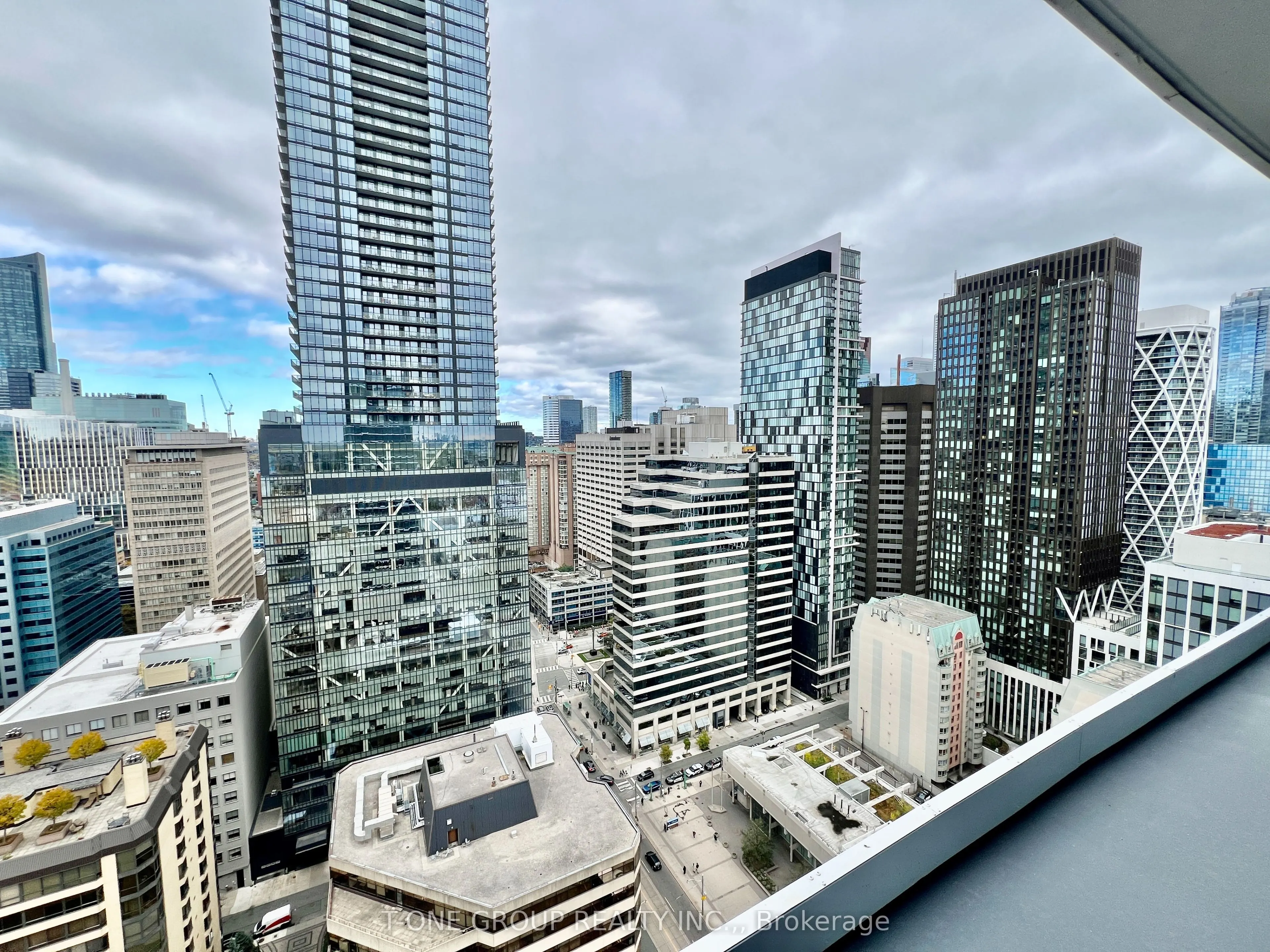 280 Dundas Street W, #2704
