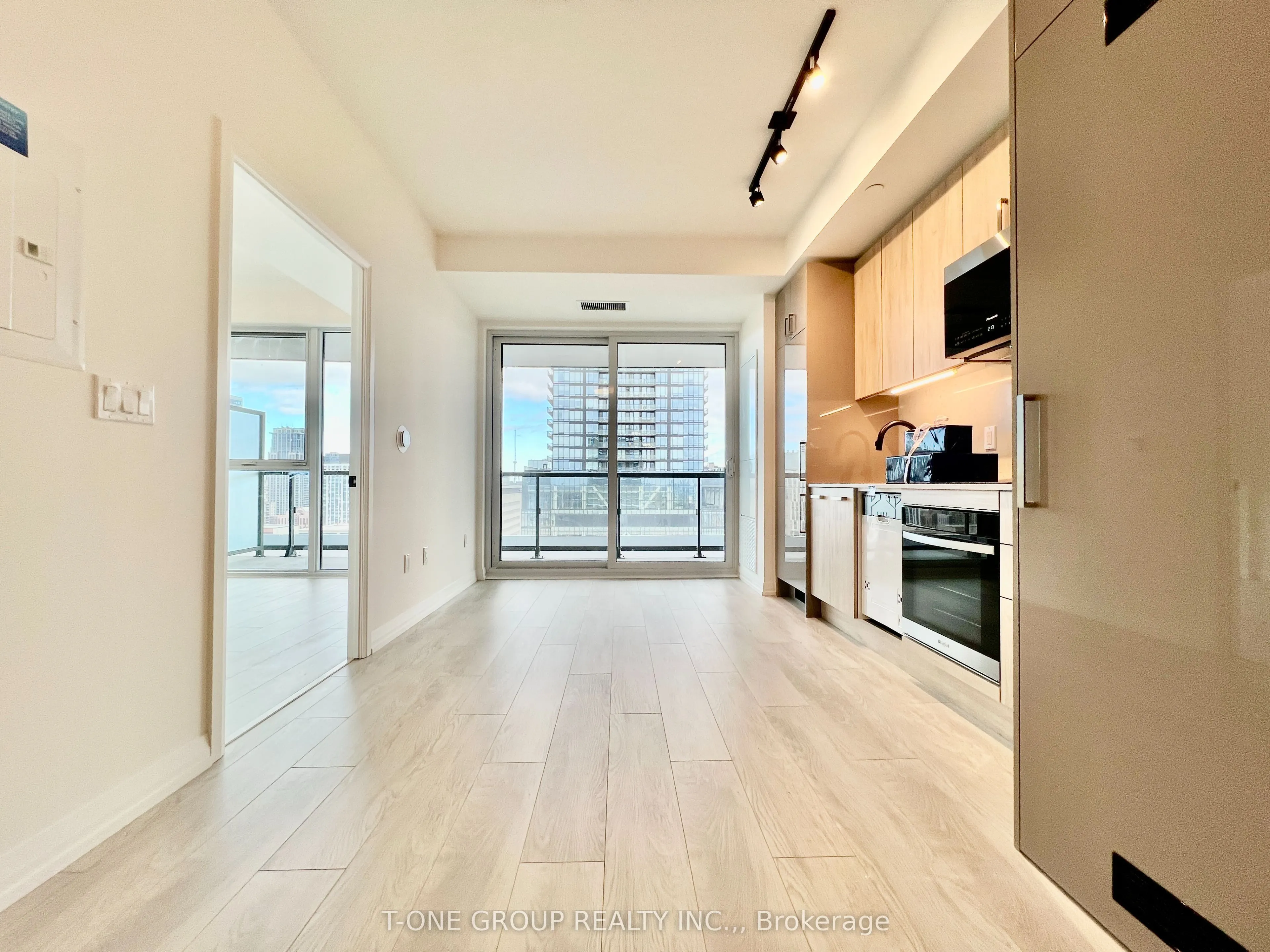 280 Dundas Street W, #2704