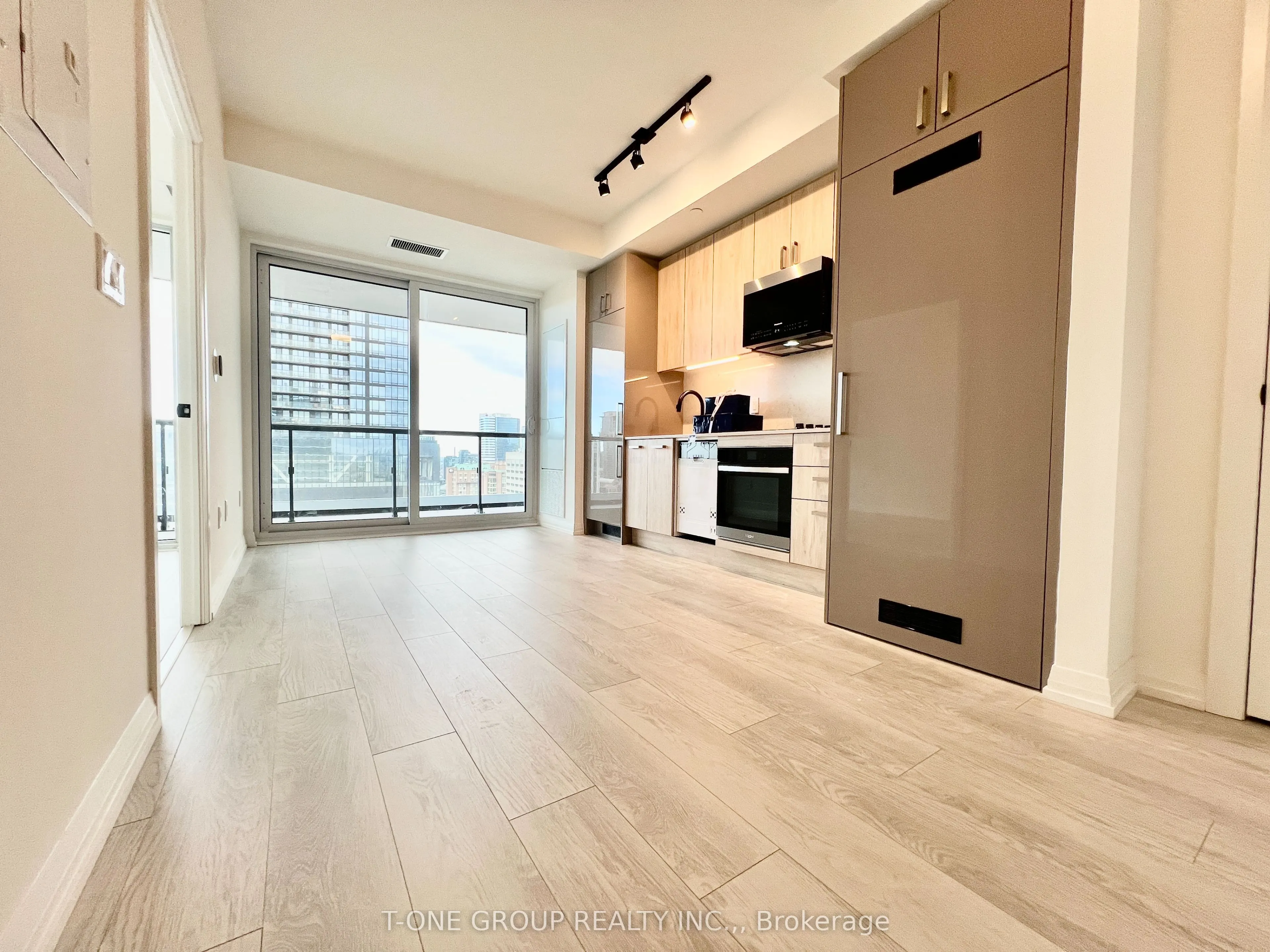 280 Dundas Street W, #2704