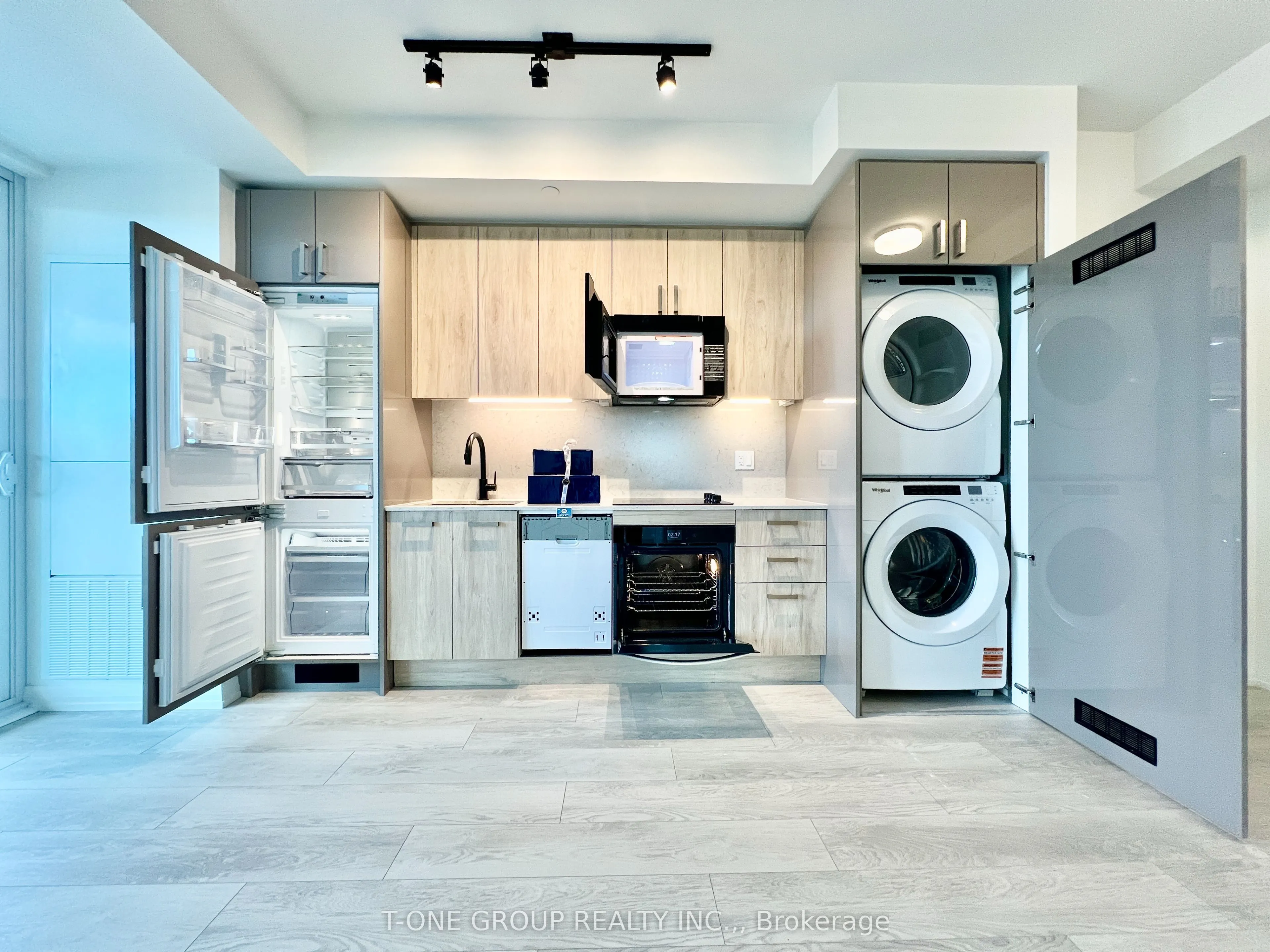 280 Dundas Street W, #2704