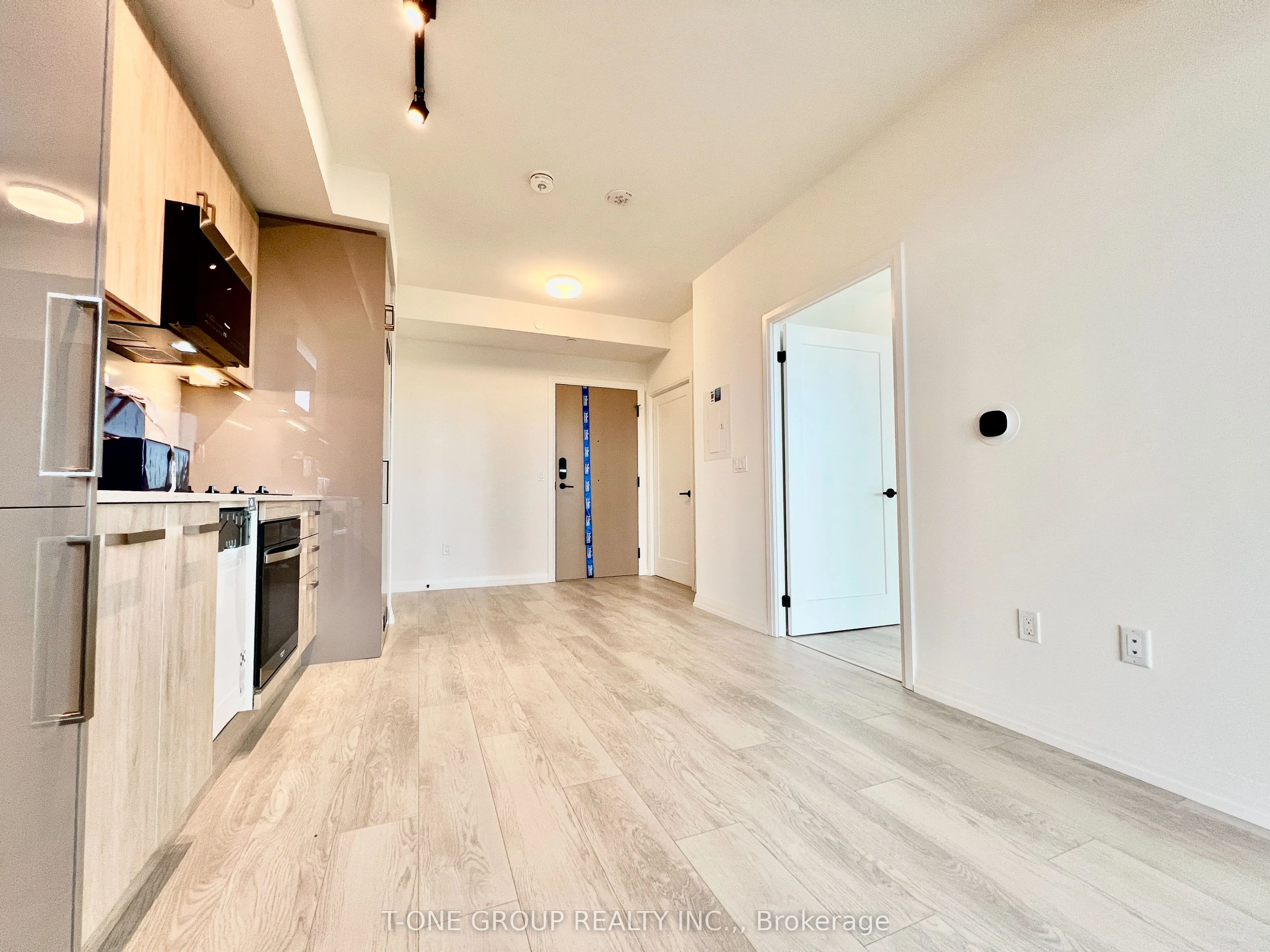 280 Dundas Street W, #2704