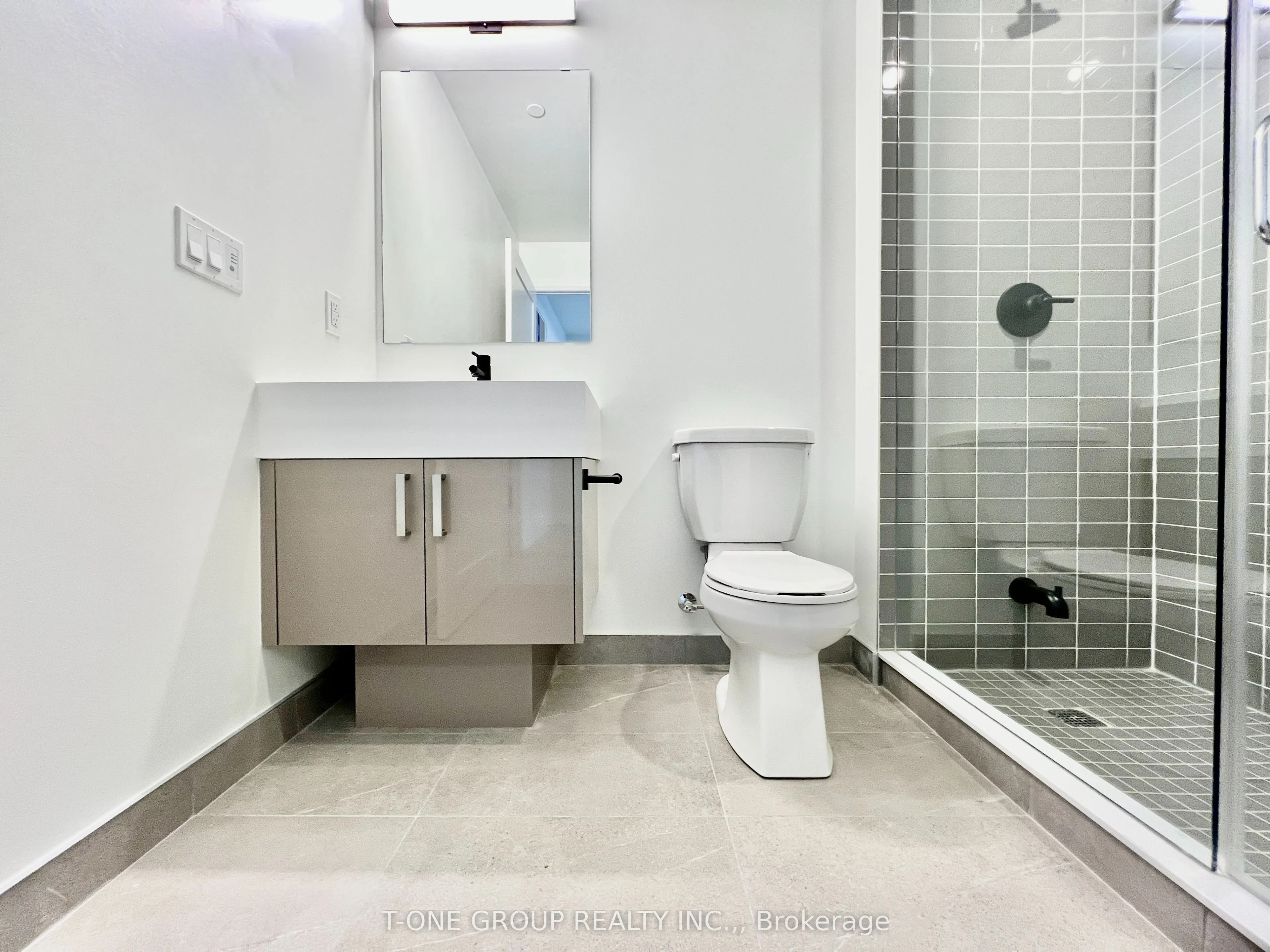 280 Dundas Street W, #2704