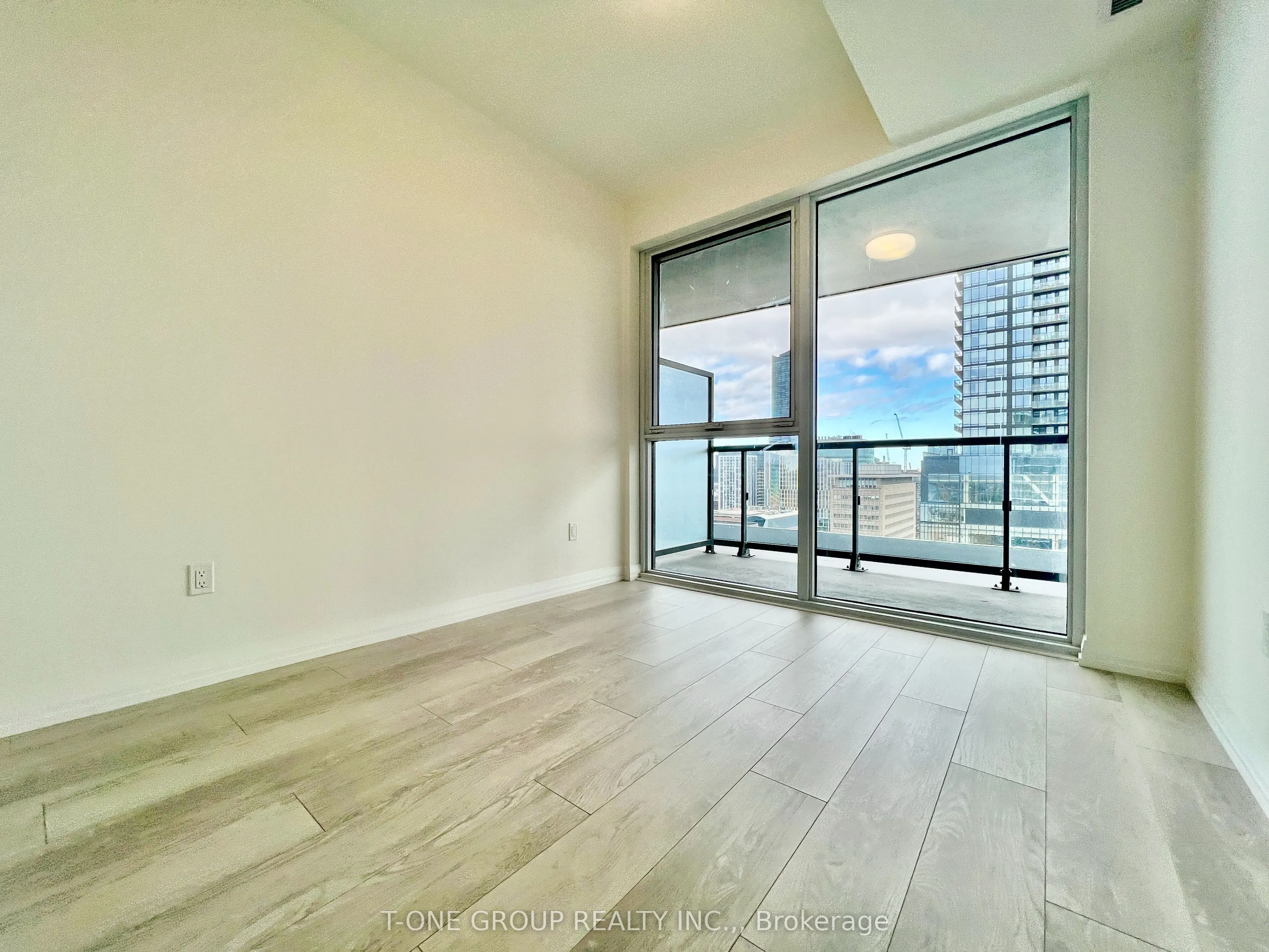 280 Dundas Street W, #2704