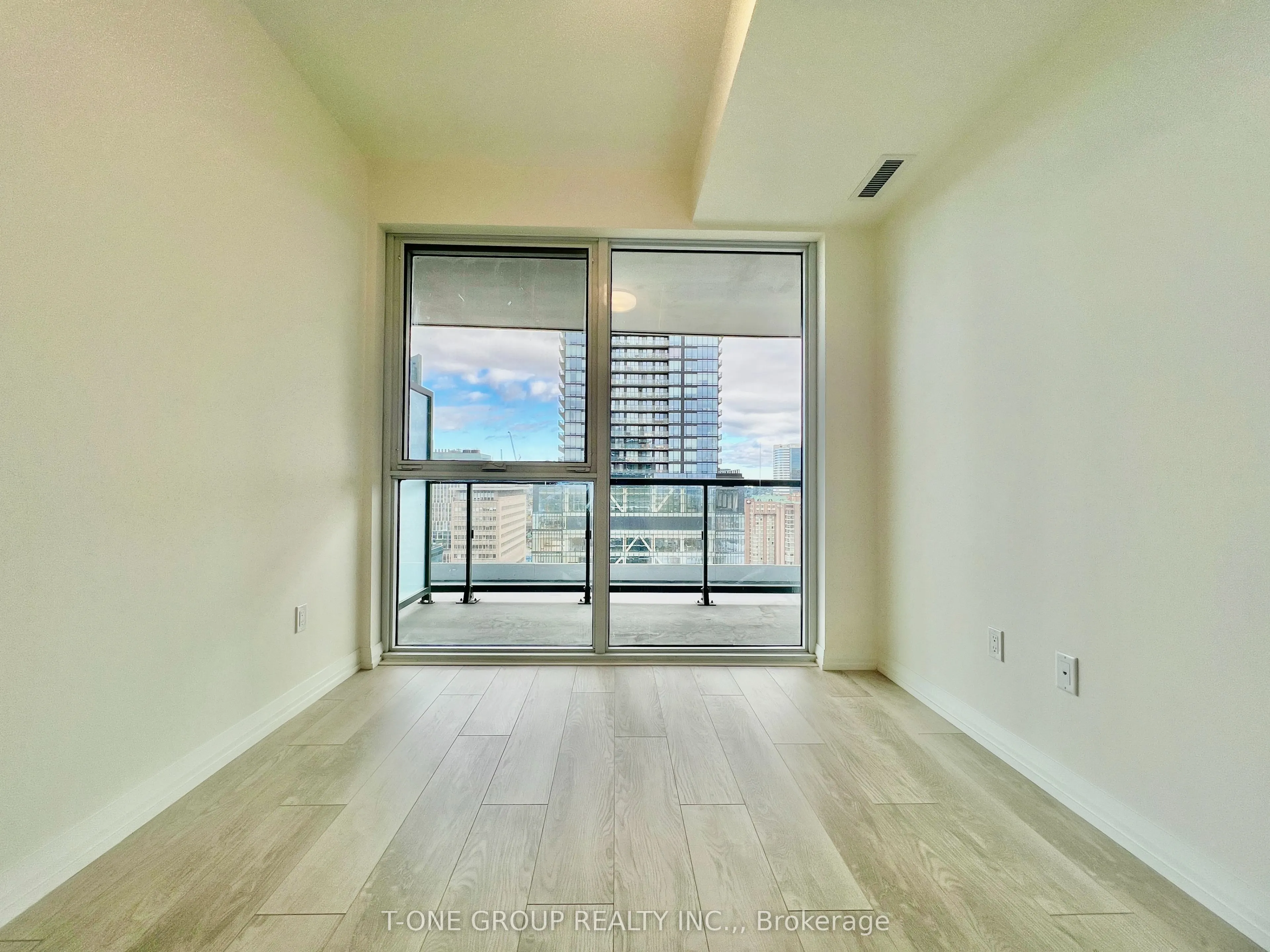 280 Dundas Street W, #2704