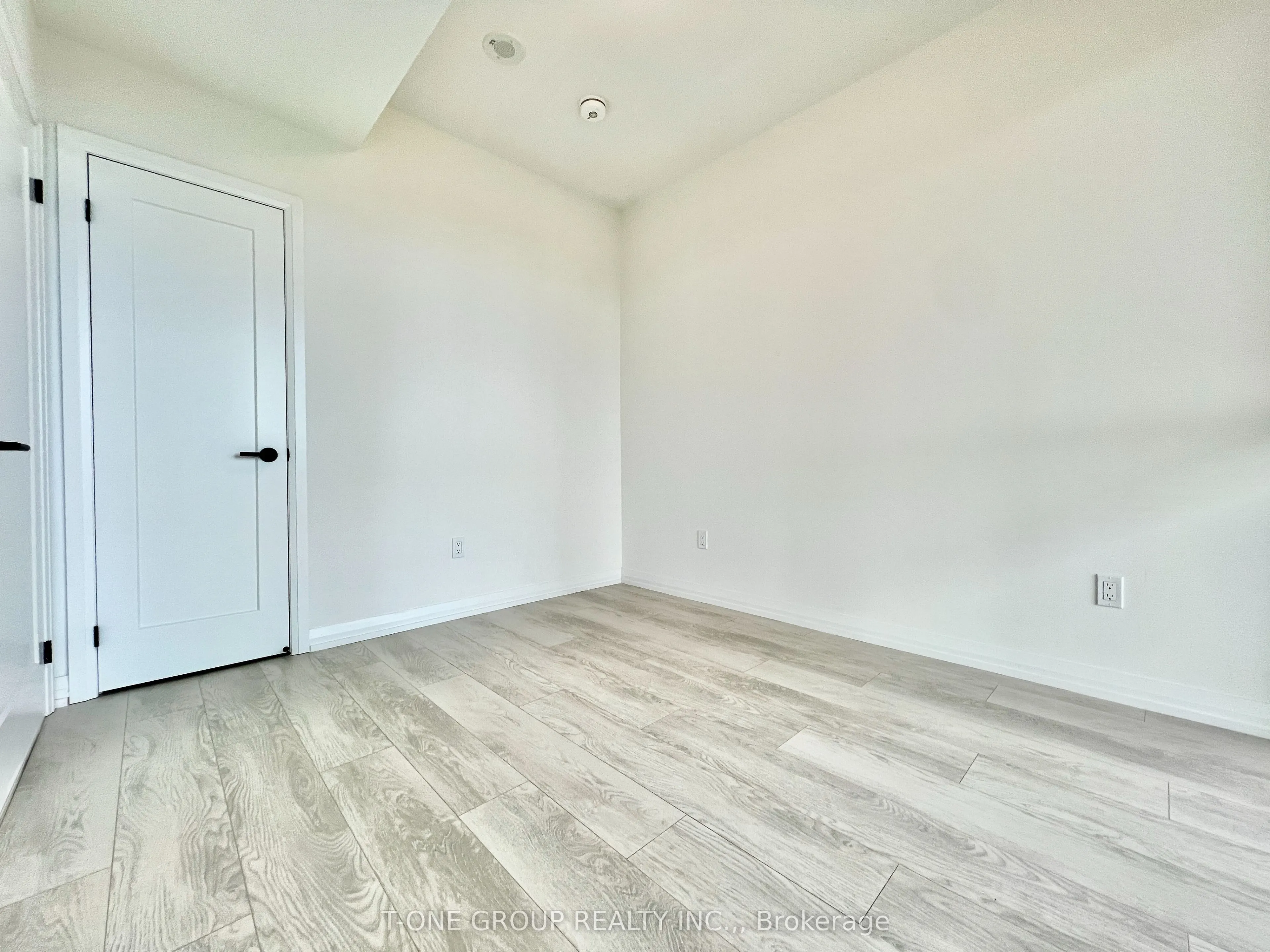 280 Dundas Street W, #2704