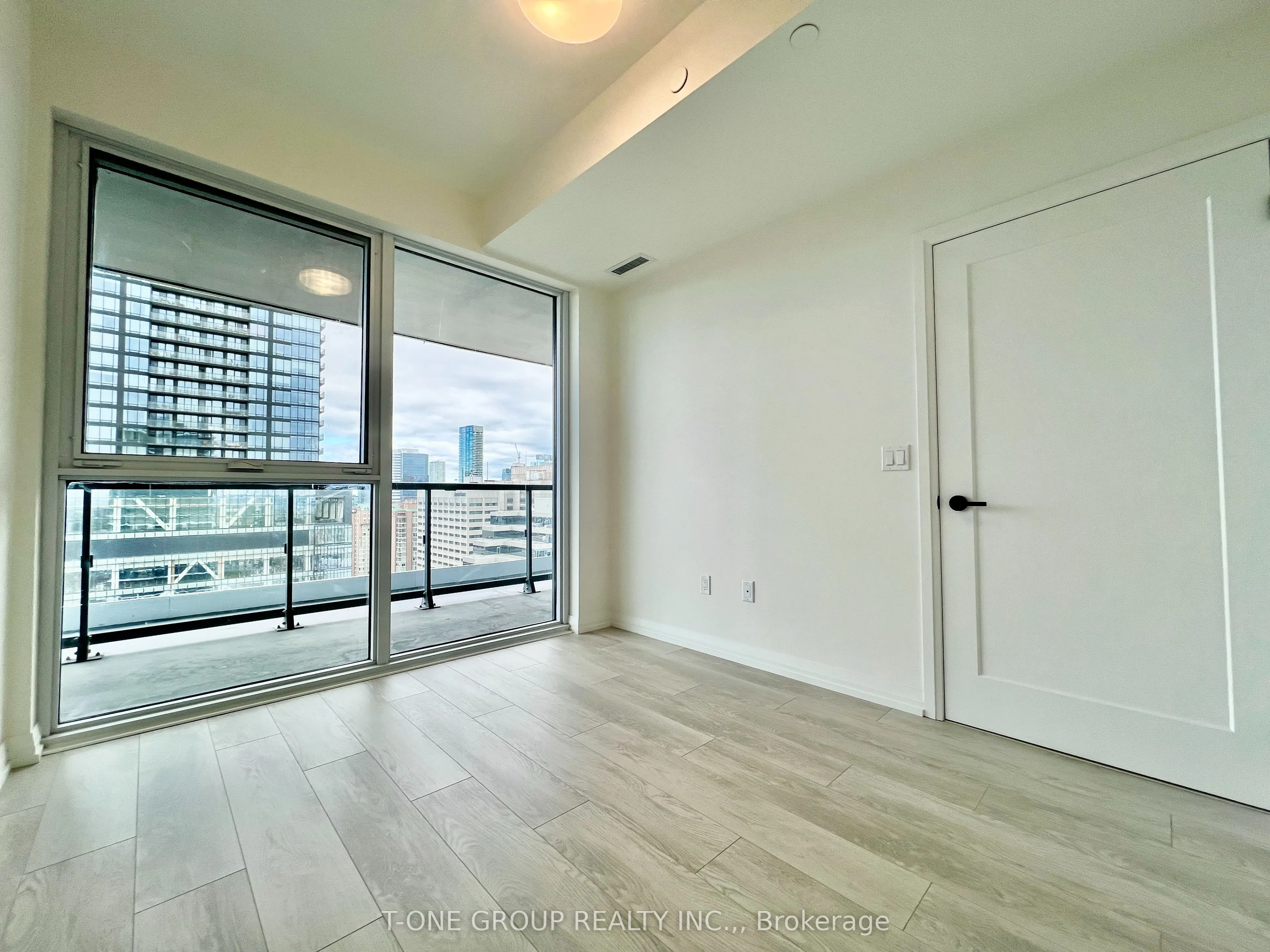 280 Dundas Street W, #2704