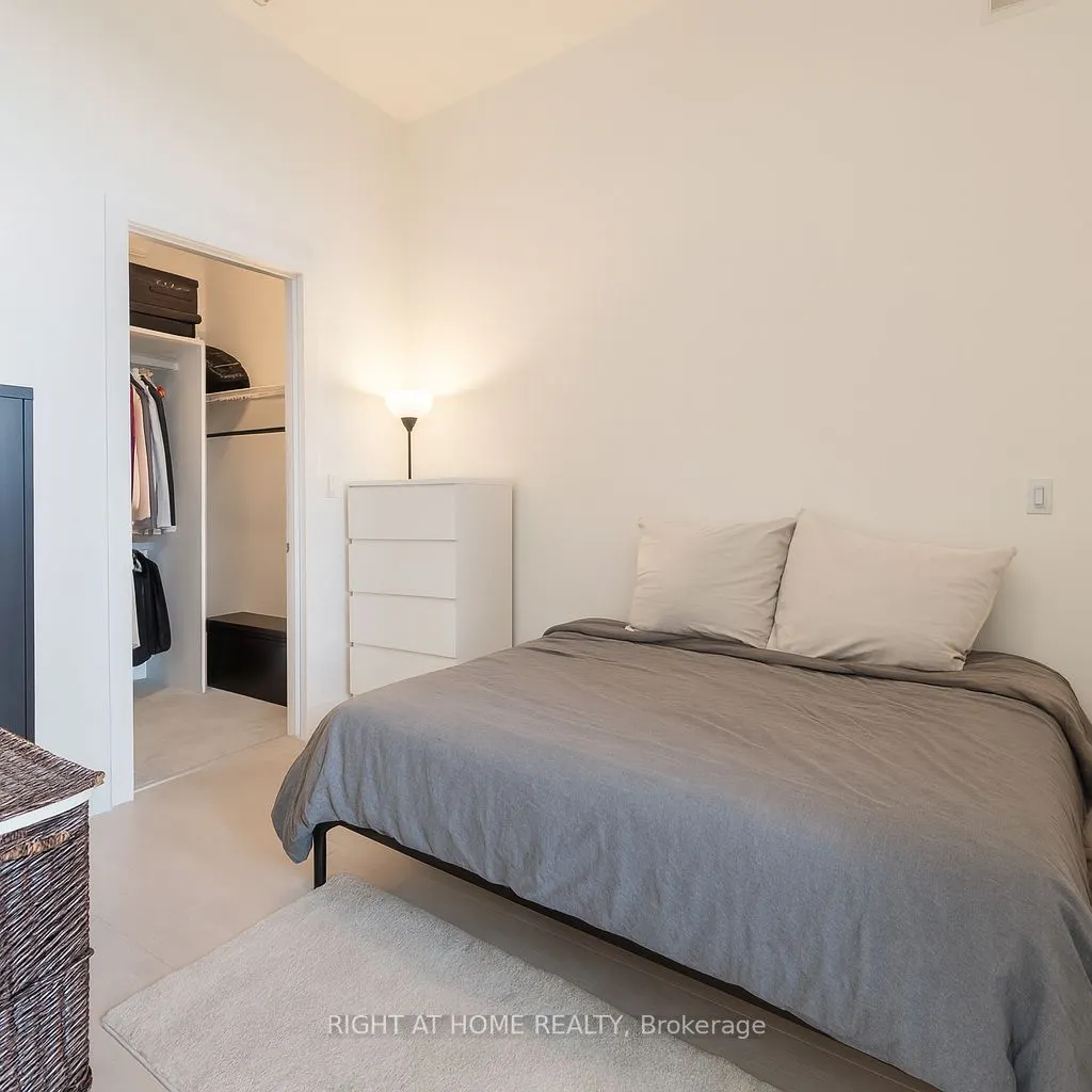 20 Bruyeres Mews, #725