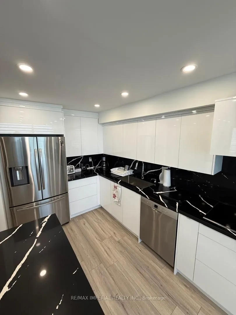 5785 Yonge Street, #PH503