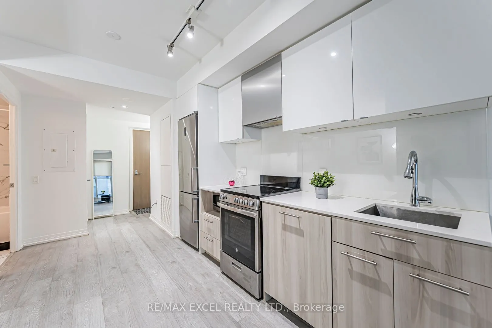 251 Javis St Street W, #740