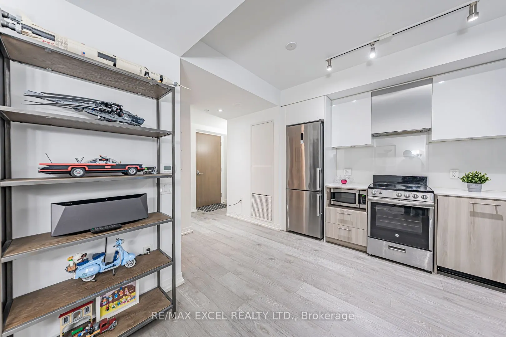 251 Javis St Street W, #740