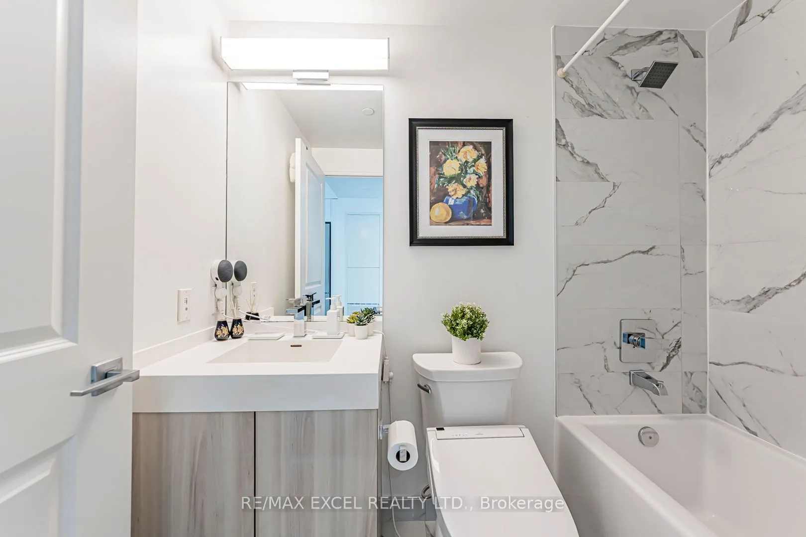 251 Javis St Street W, #740