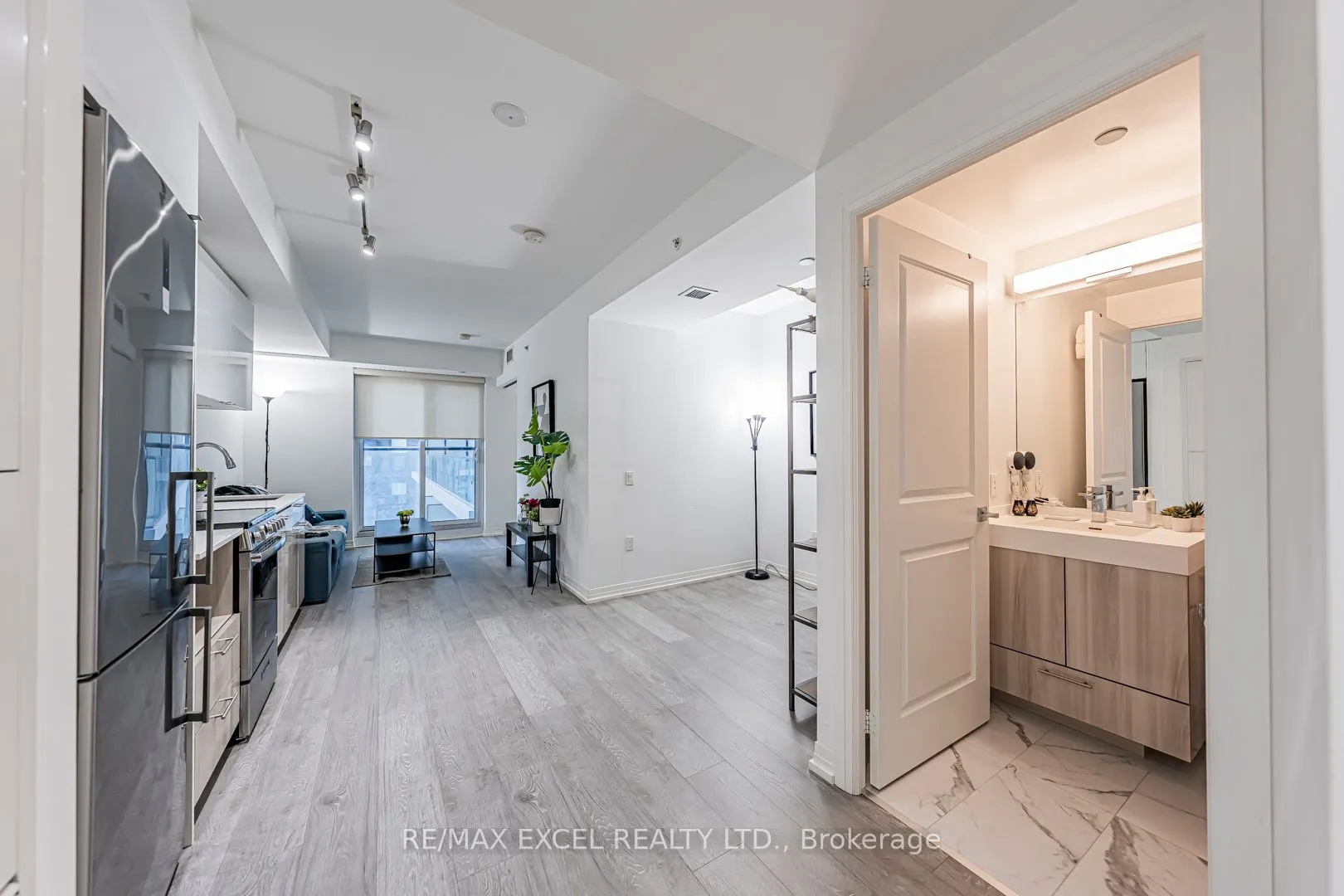 251 Javis St Street W, #740