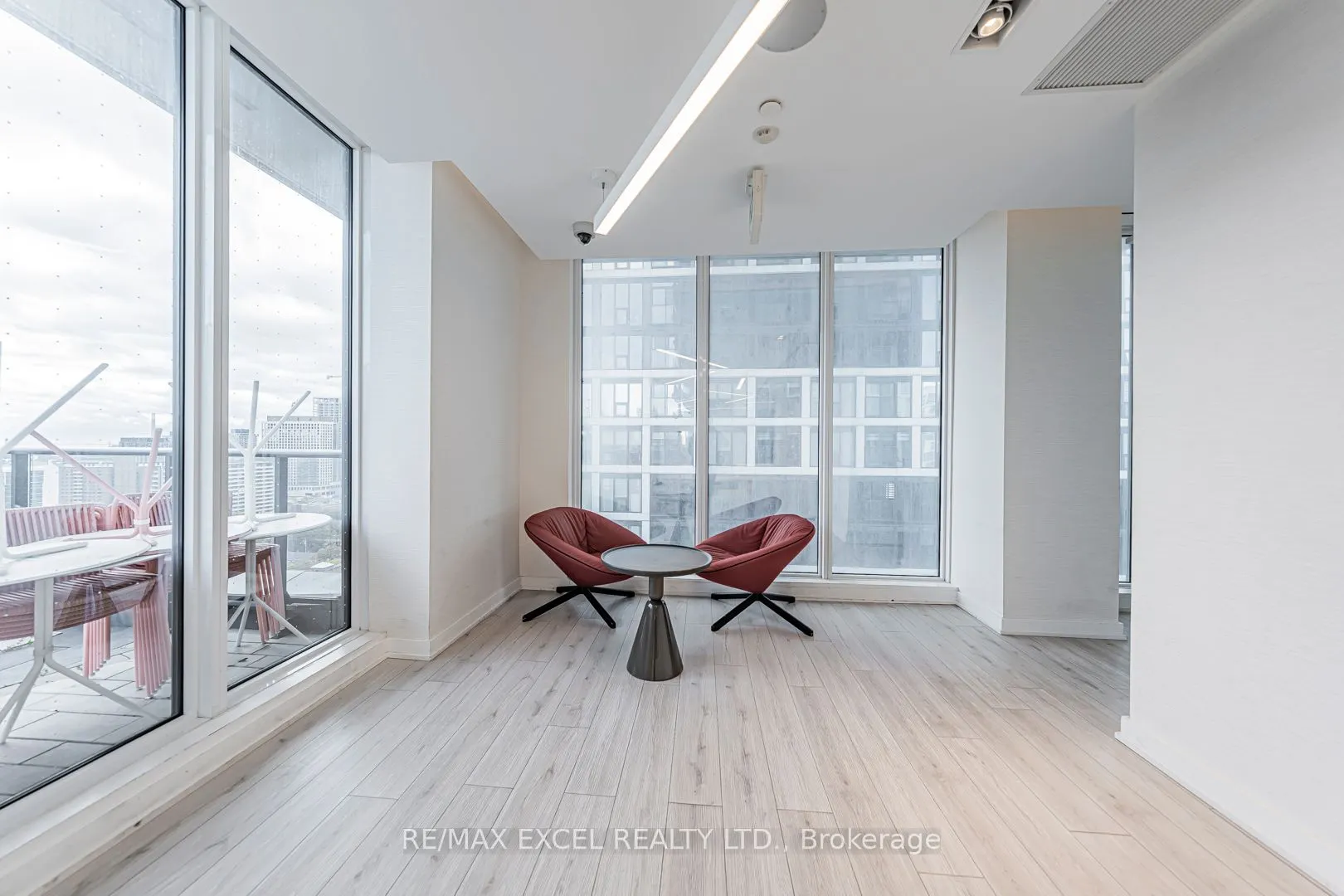 251 Javis St Street W, #740