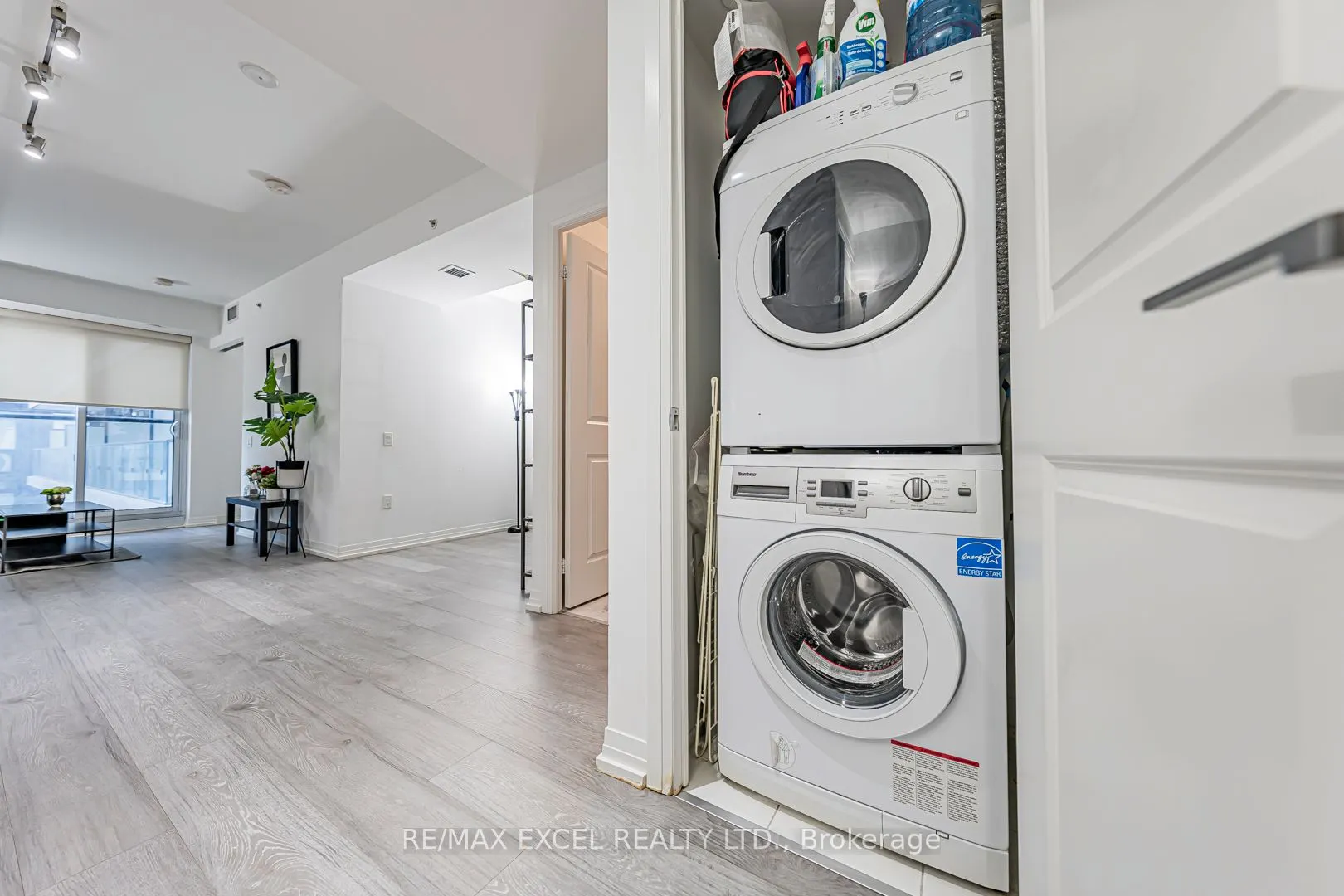 251 Javis St Street W, #740