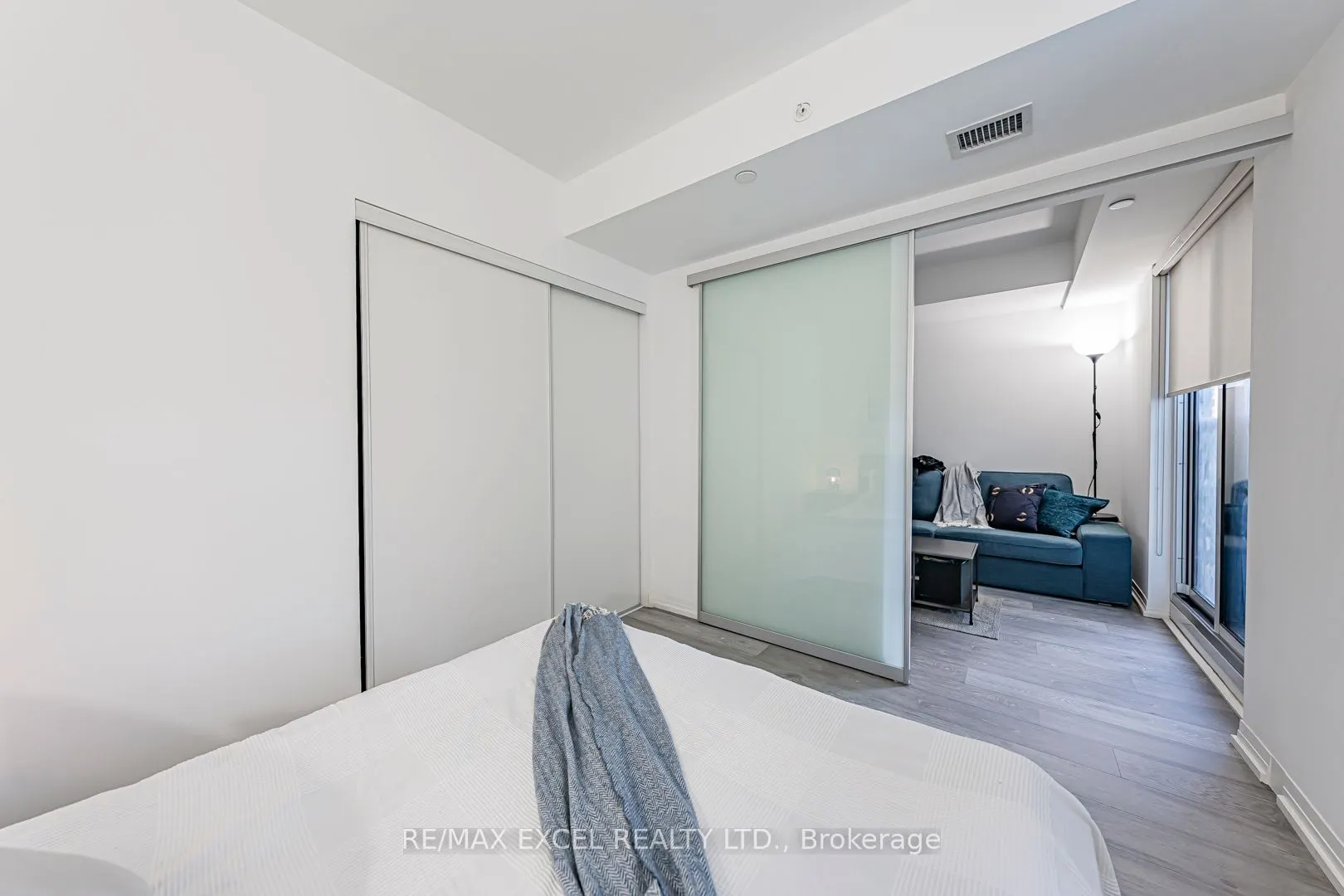 251 Javis St Street W, #740