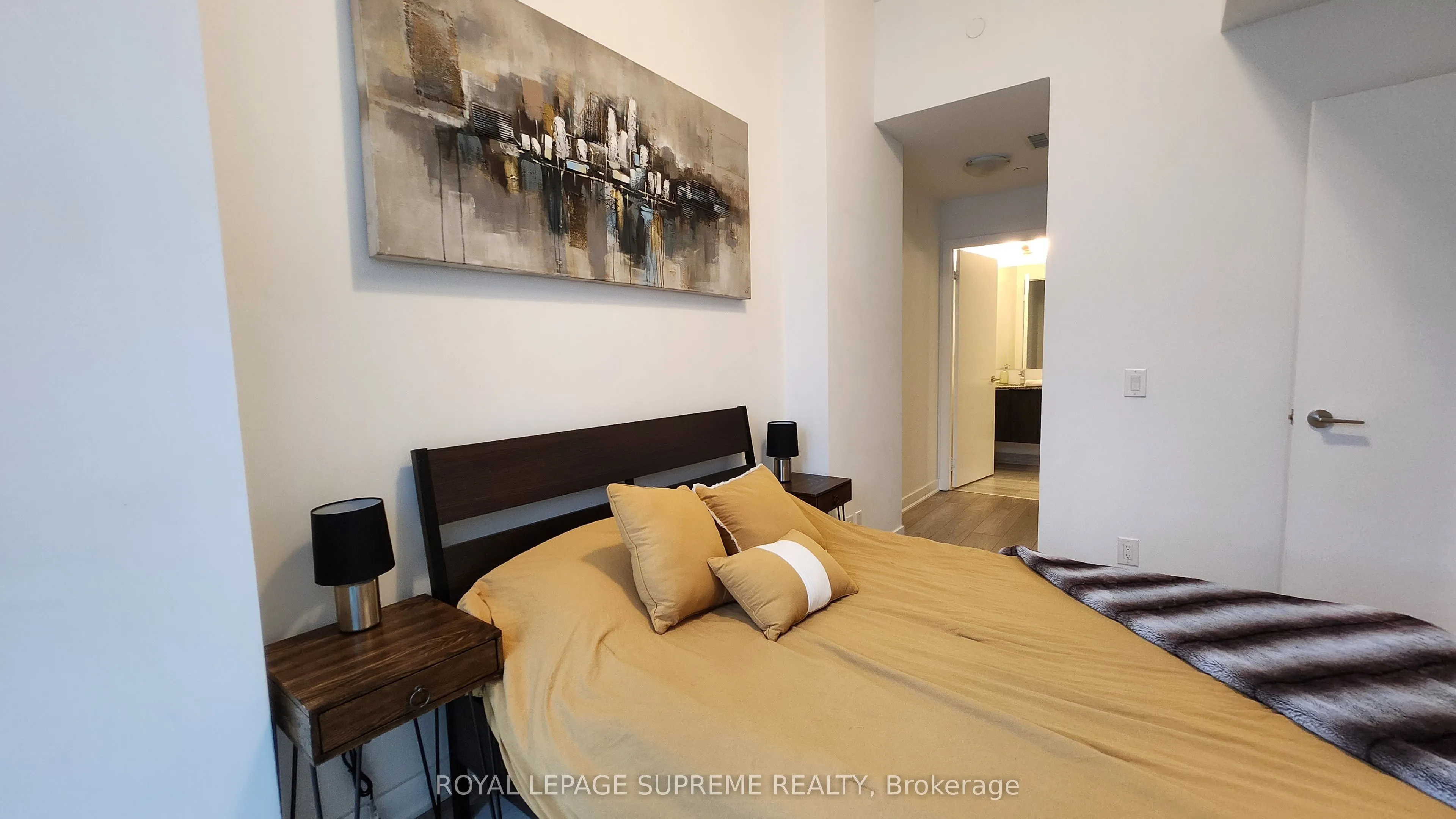 120 Parliament Street, #817