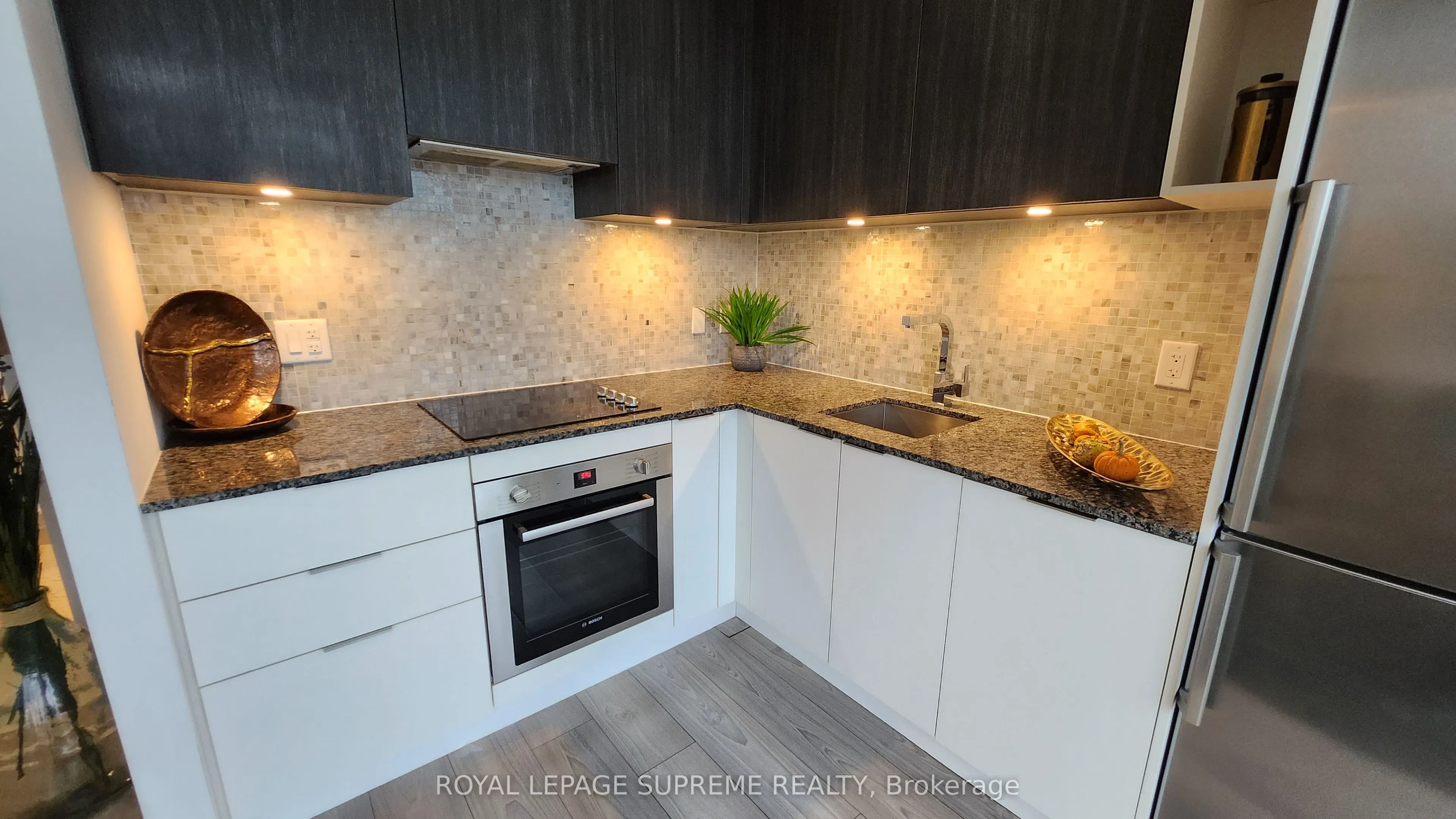 120 Parliament Street, #817