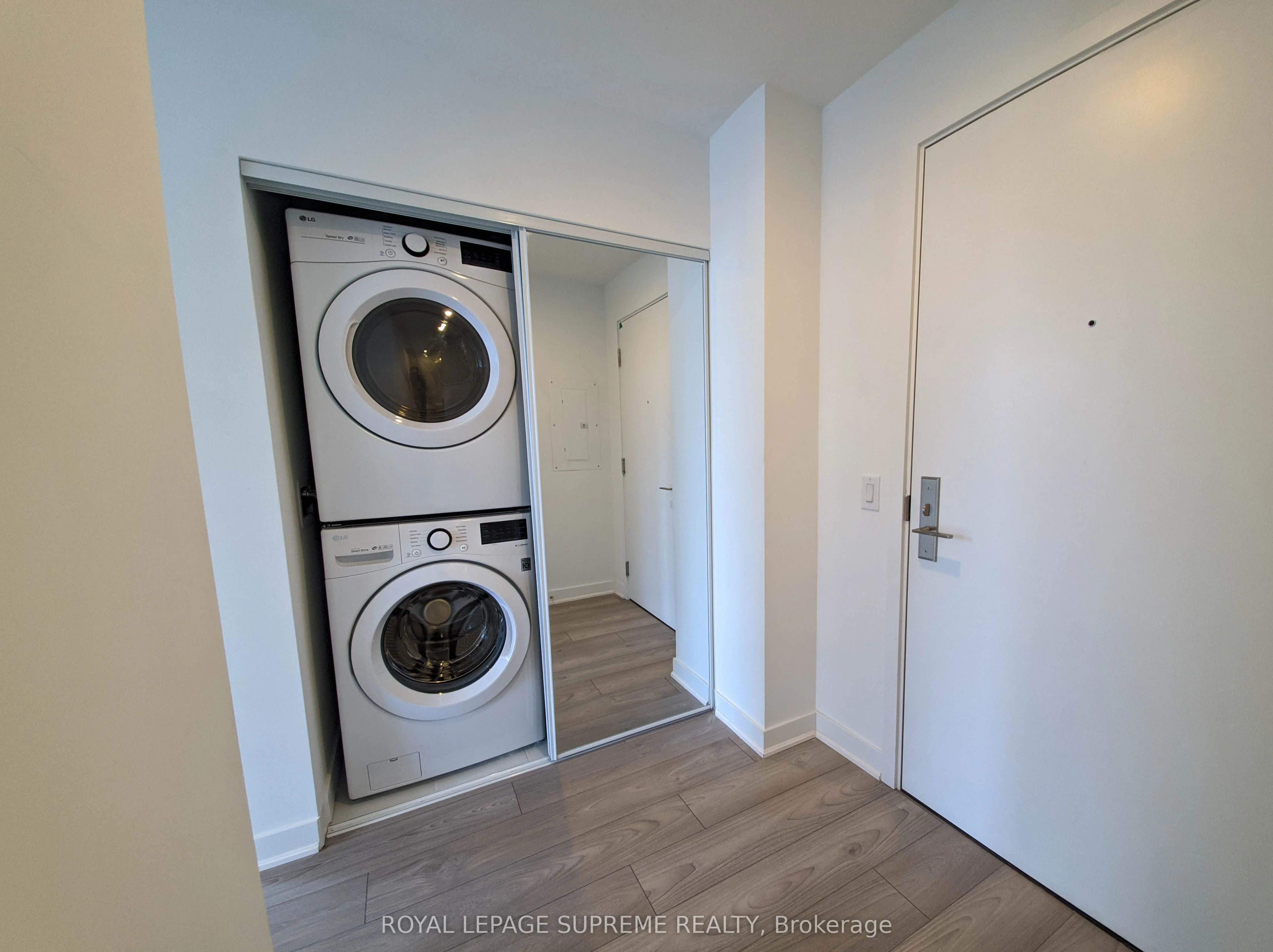 120 Parliament Street, #817