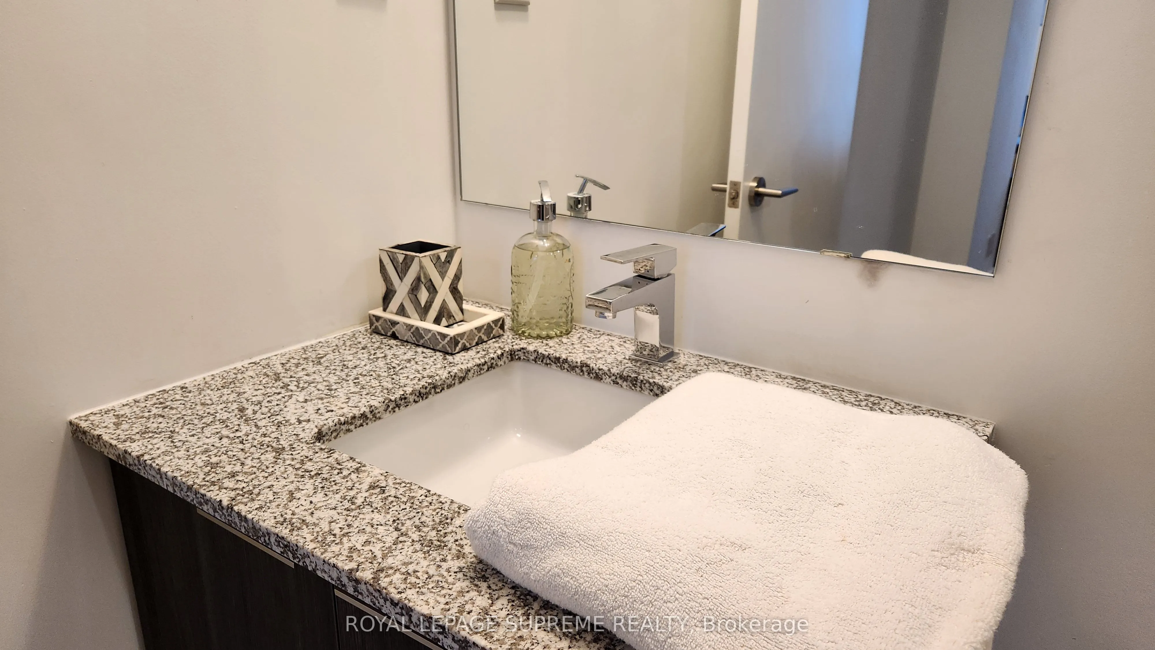 120 Parliament Street, #817