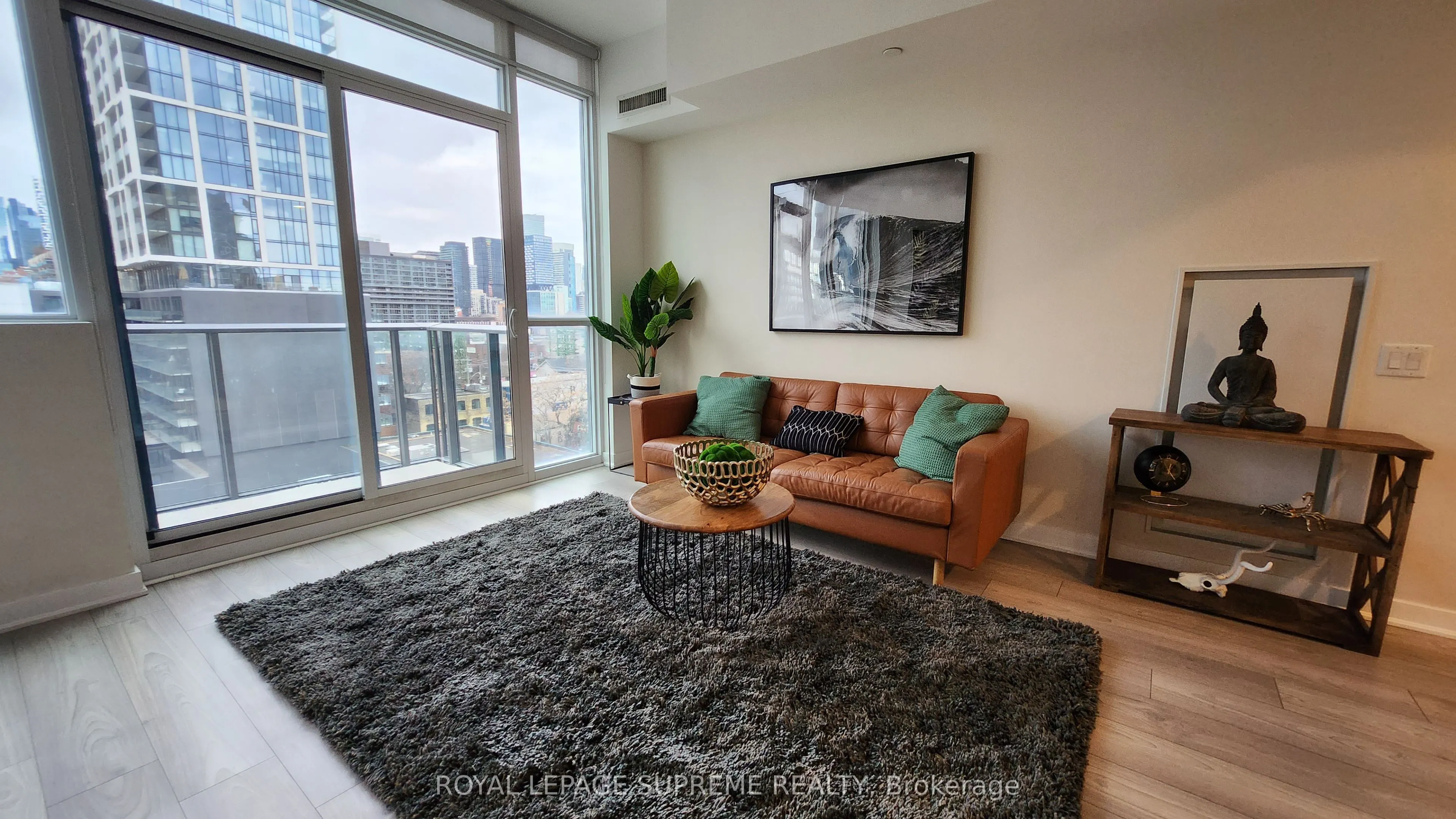 120 Parliament Street, #817