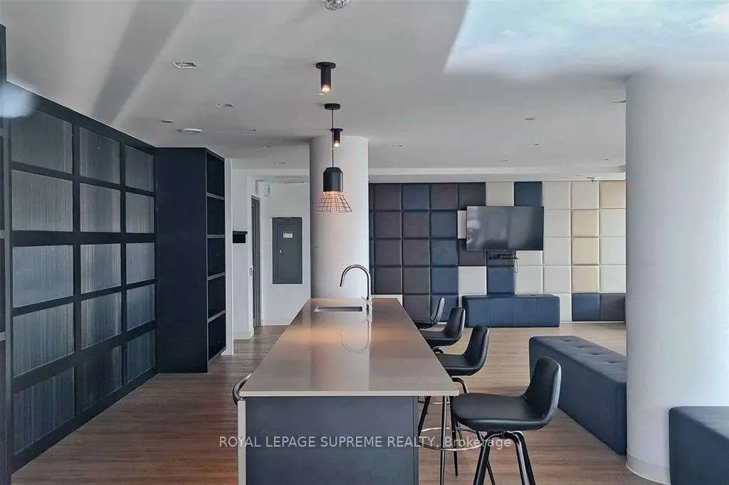 120 Parliament Street, #817