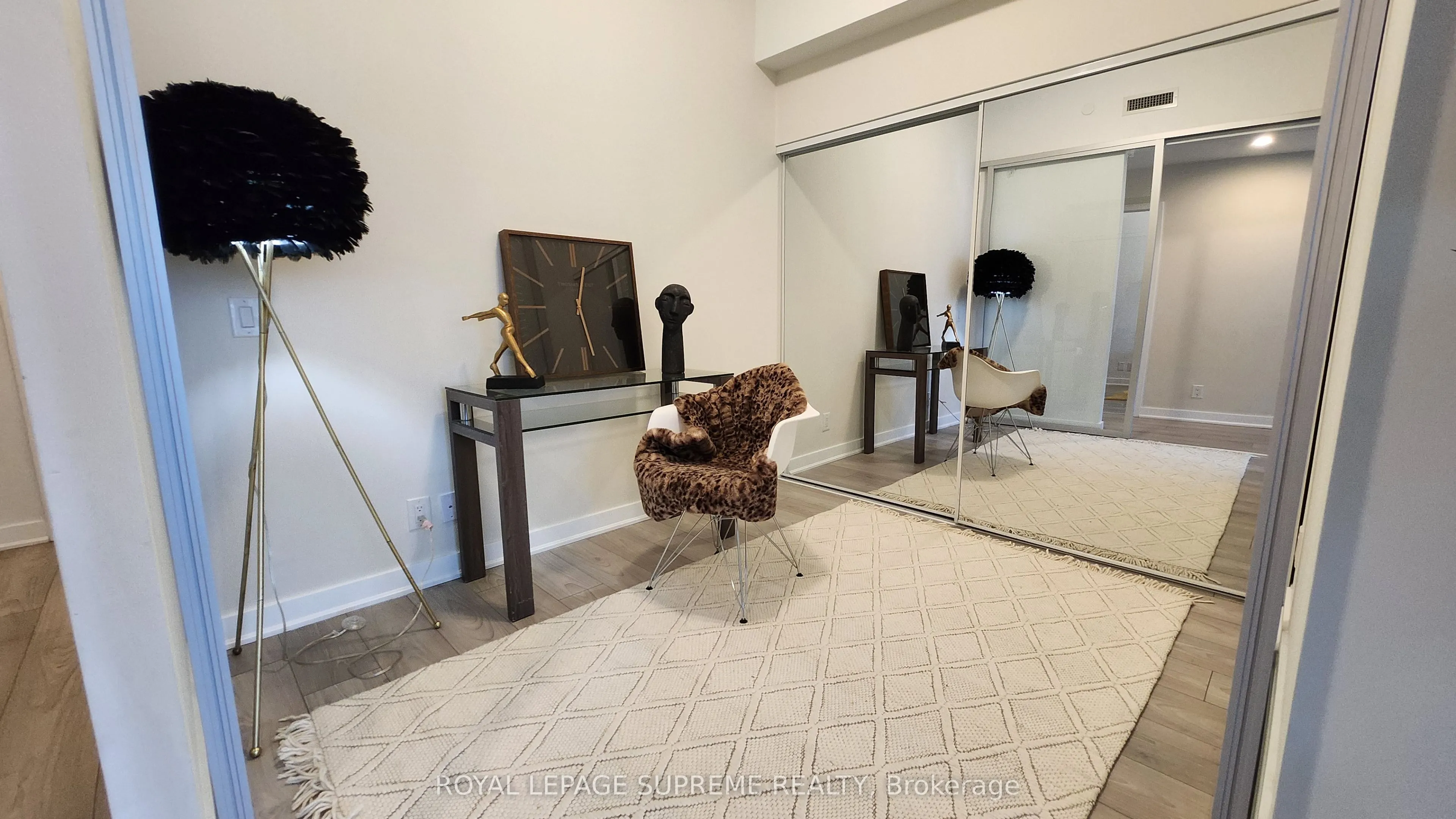 120 Parliament Street, #817